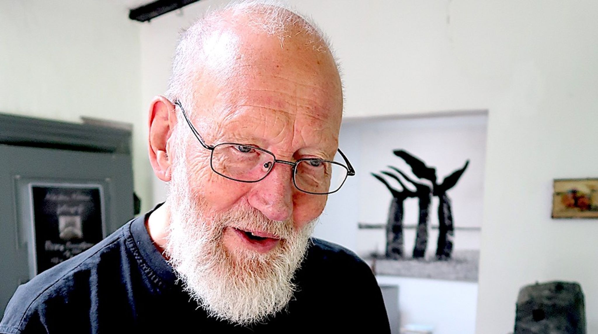 - Han var i dyb samklang med de fysiske rammer og naturen omkring ham, og som var&nbsp;hans kilde til inspiration, skriver Søren Elgaard om sin kunstnerkollega Erik Heide, Mors, der er død, 88 år.&nbsp; &nbsp;&nbsp;<br>&nbsp; &nbsp;