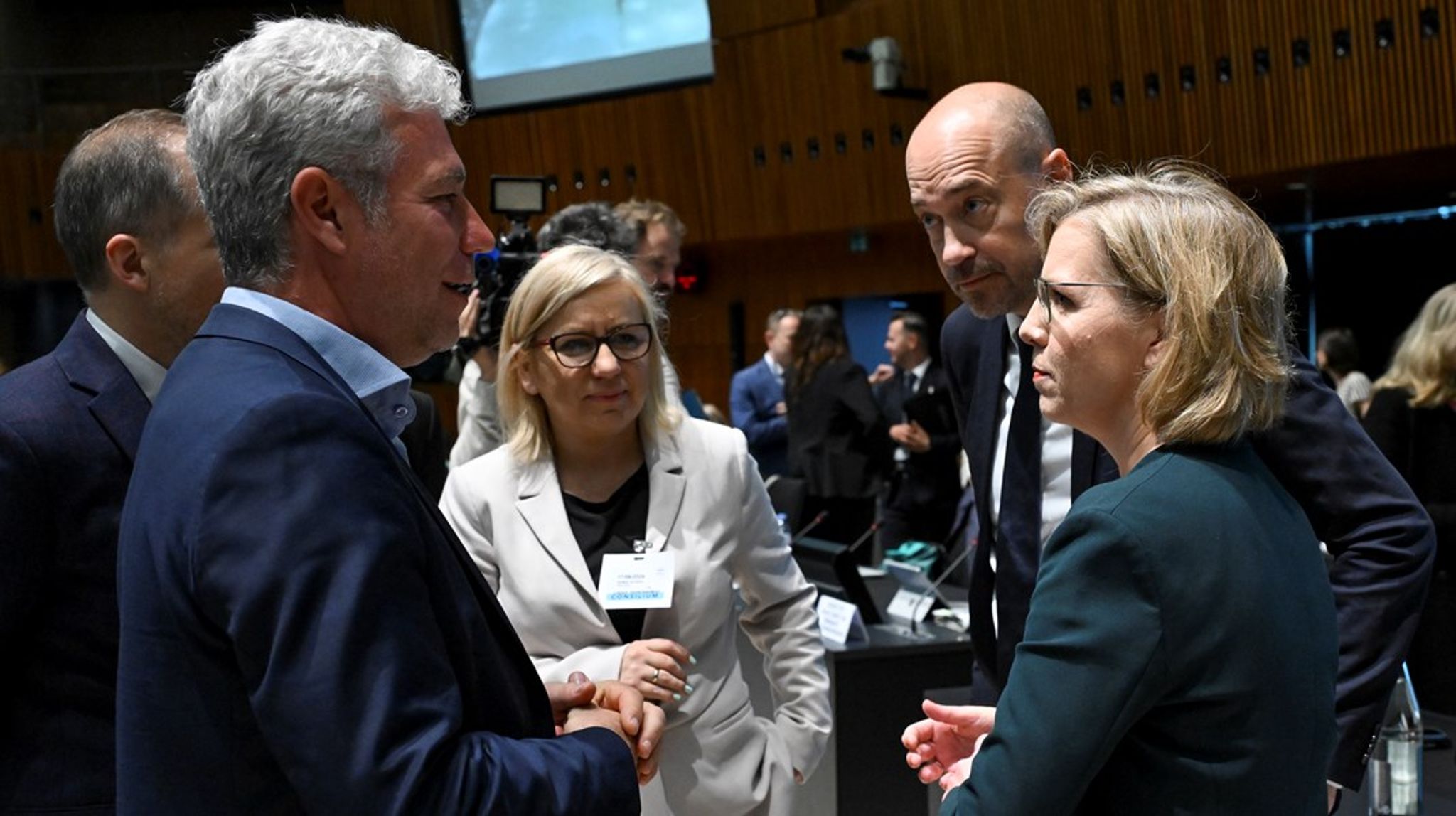 Miljøminister Magnus Heunicke (S) med sine europæiske kolleger. Til venstre ses Belgiens miljøminister&nbsp;Alain Maron, der hverken stemte for eller imod.
