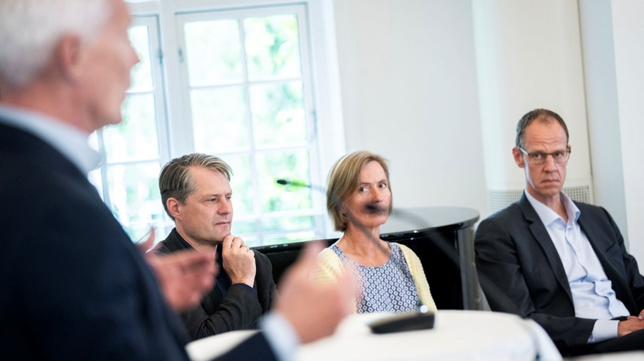 Regeringens Sundhedsstrukturkommission anbefaler at afskaffe den såkaldte kommunale medfinansiering (KMF) af regionerne og erstatte den med at nyt statsligt tilskud til kommunerne.<br>