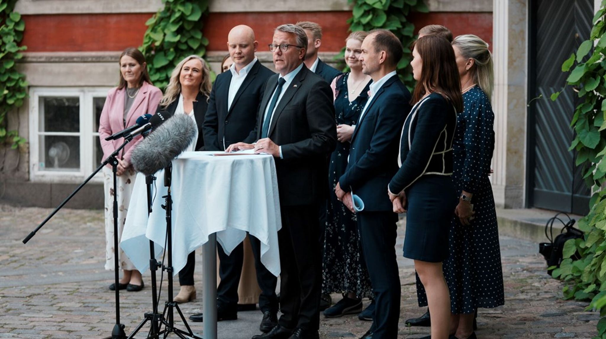 Moderaterne Er R rt Til T rer Over Iv rks tterstrategi Mens R de Moderaterne Er R rt Til T rer Over Iv rks tterstrategi Mens R de