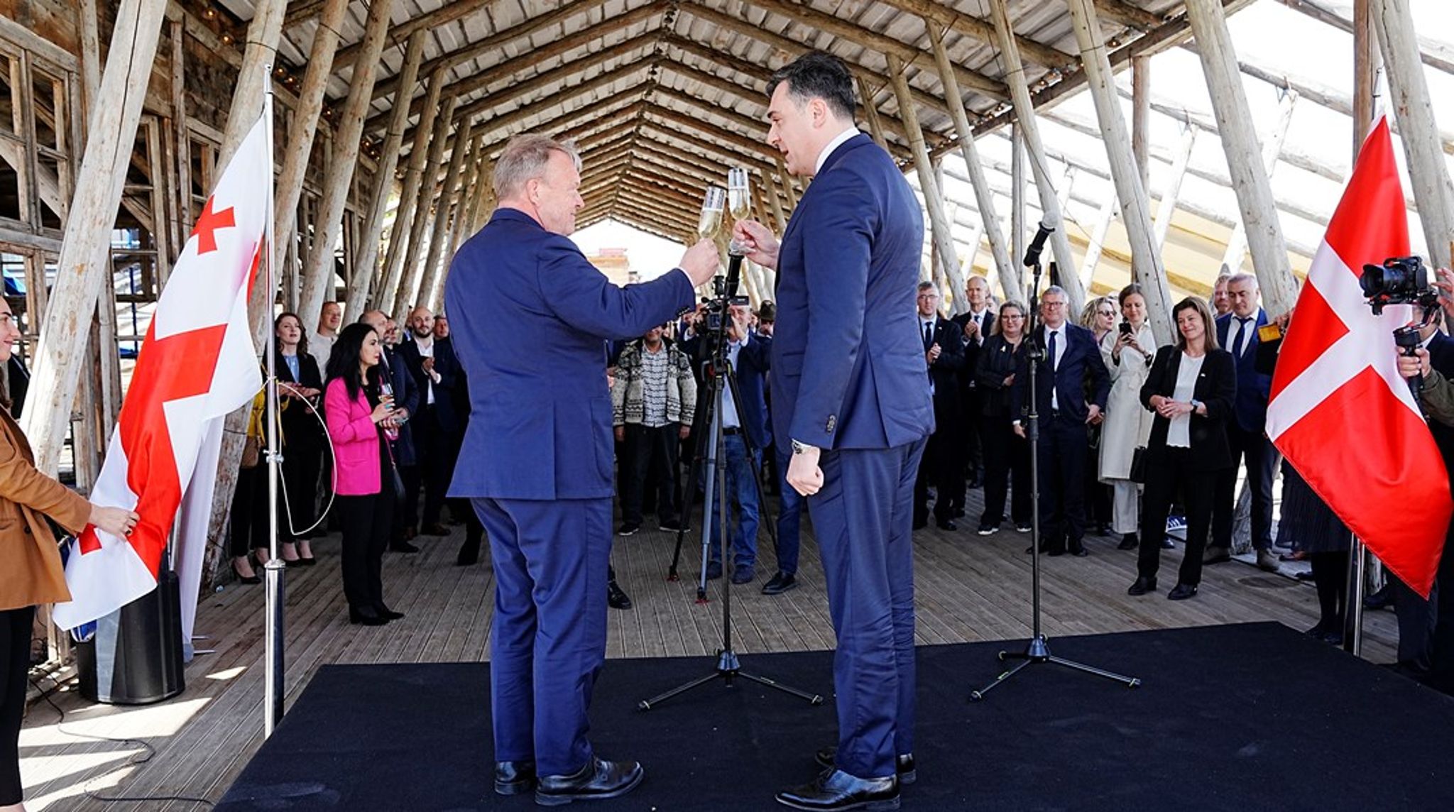 Henover de seneste år er det danske engagement i øst intensiveret. Her åbner udenrigsminister Lars Løkke Rasmussen den danske&nbsp;ambassade i Tiblisi Georgien 15. maj 2023.