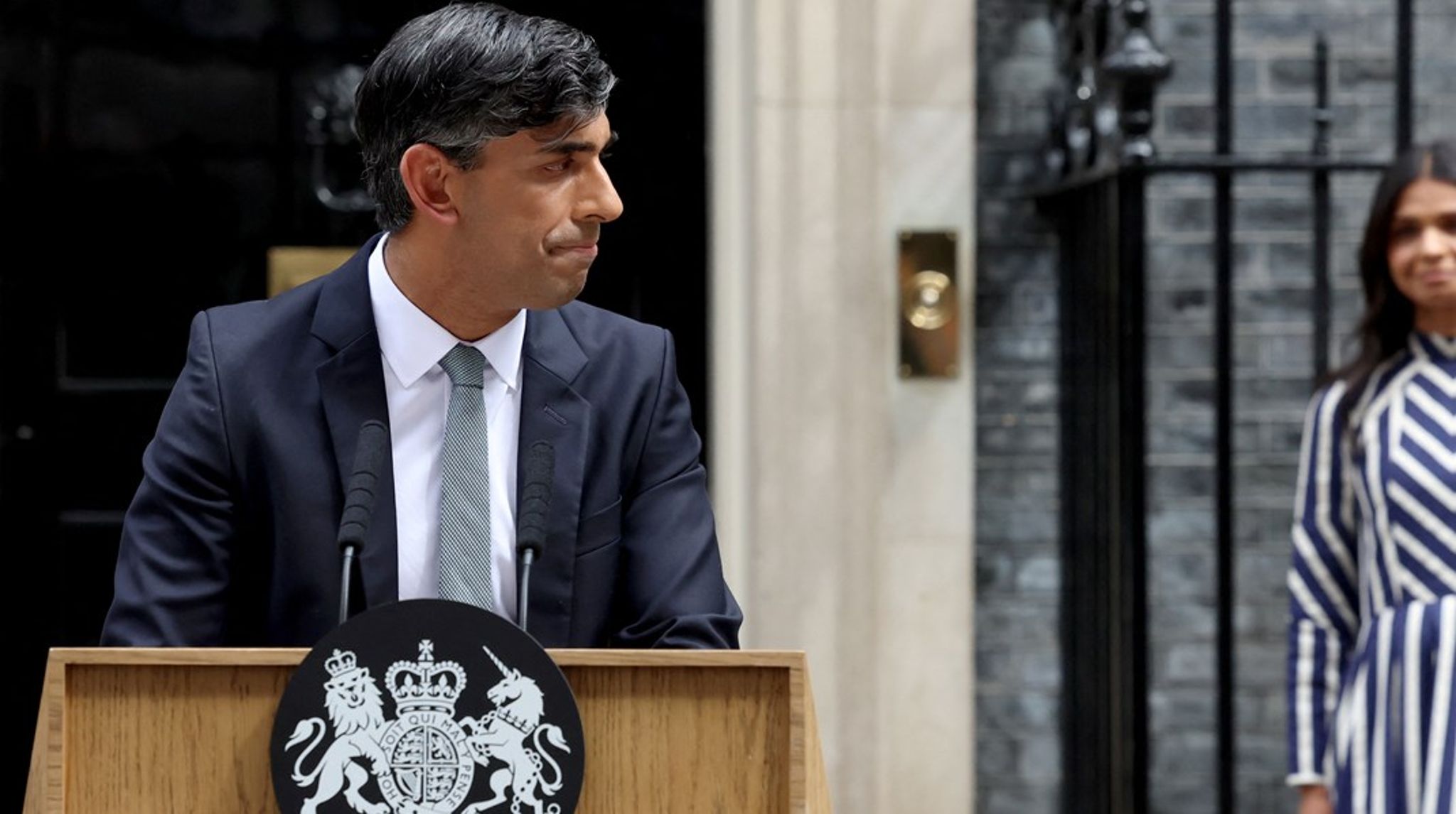 <div><div><div><div>Rishi Sunak trækker sig som Storbritanniens premierminister og formand for Det Konservative Parti.</div></div></div></div><div><div><div><div></div><div><div></div></div></div></div></div>