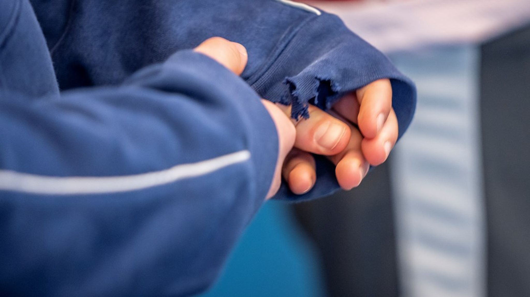 Næsten to ud af tre familier oplever, at deres børn er begrænsede i at deltage i undervisningen i skolen på grund af sygdom, og at de er begrænsede i at have børnenes venner på besøg, skriver Ninna Thomsen. Arkivfoto.<br>