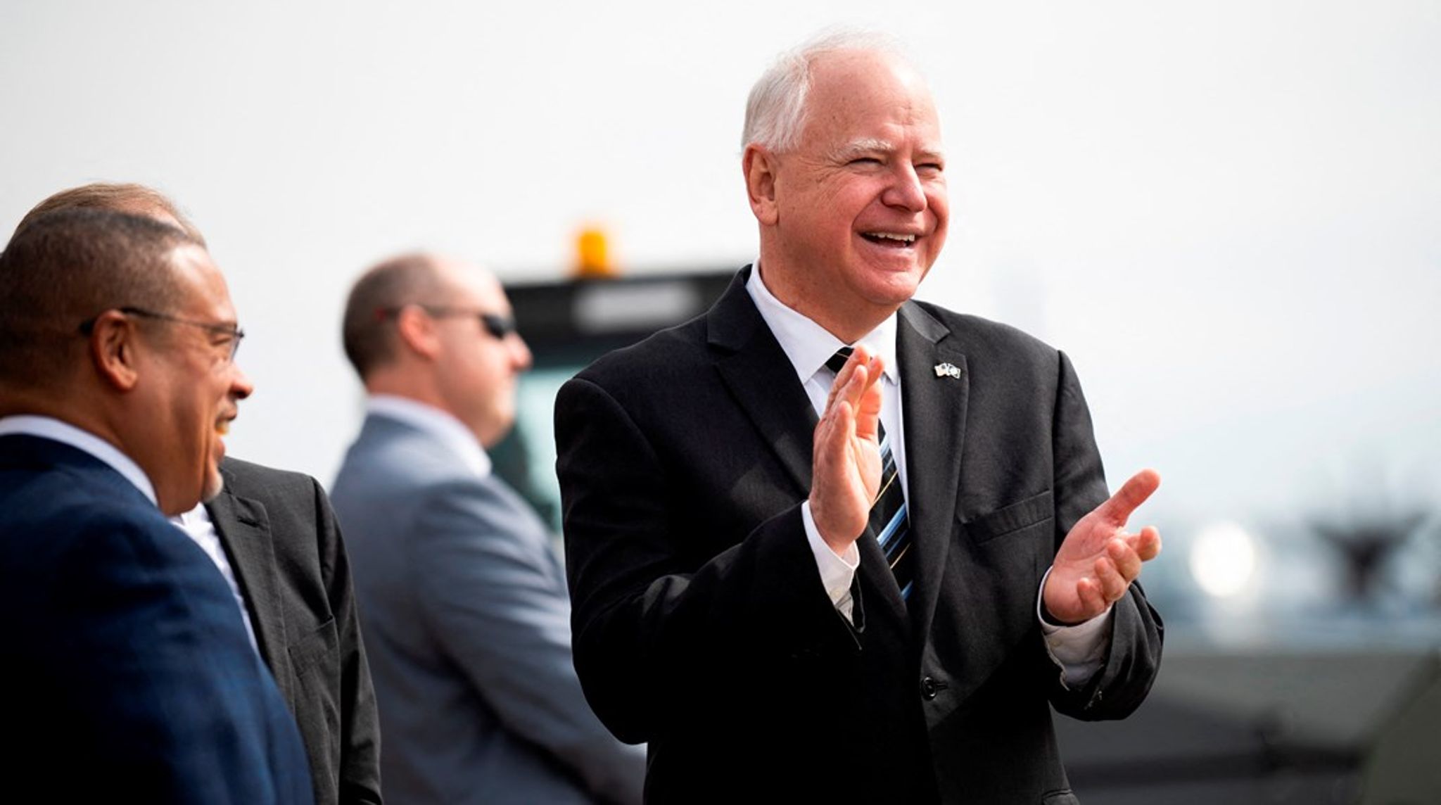 Allerede i løbet af eftermiddagen 6. august erfarede en række amerikanske medier, heriblandtCNN og The Washington Post, at Kamala Harris ville vælge Tim Walz som sin vicepræsidentkandidat.<br>