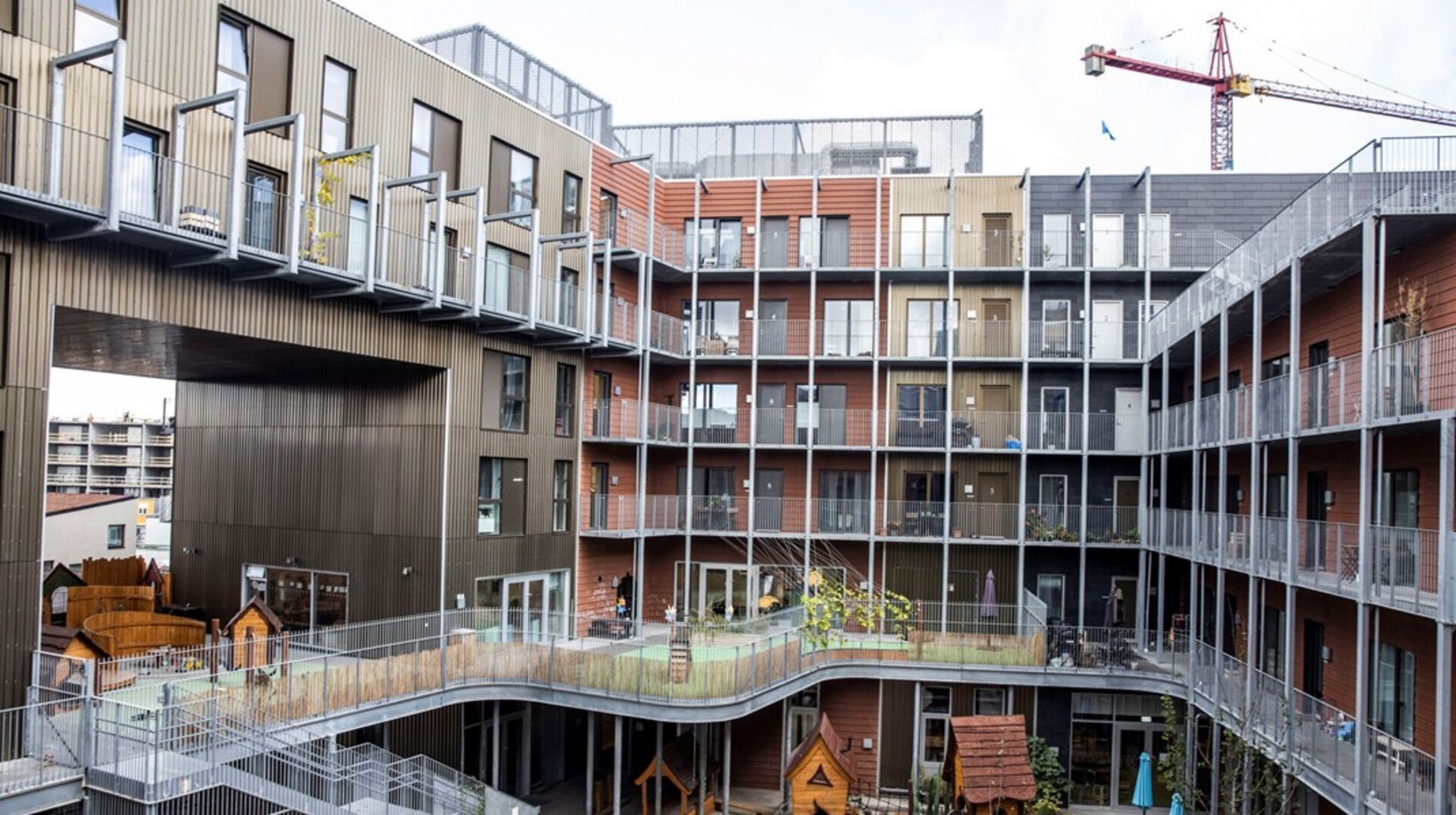 Det skorter på byggeriet af nye almene boliger, viser nye tal fra Danske Arkitektvirksomheder. Billedet er fra Domeas almene boligforening Orienten i Københavns Nordhavn, der blev indviet i 2020.