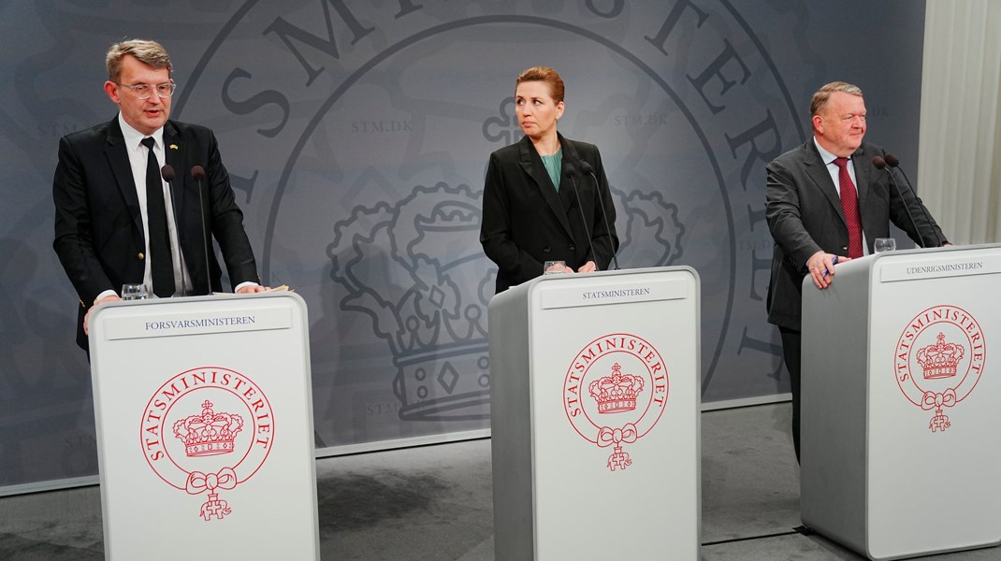 Som både Bertel Haarder og Per Stig Møller peger på, er det en usædvanlig parlamentarisk situation, at et eller to partier, der i dag sidder i en socialdemokratisk ledet regering, måske efter valget skal være regeringsbærende for en borgerlig efterfølger, skriver John Wagner.