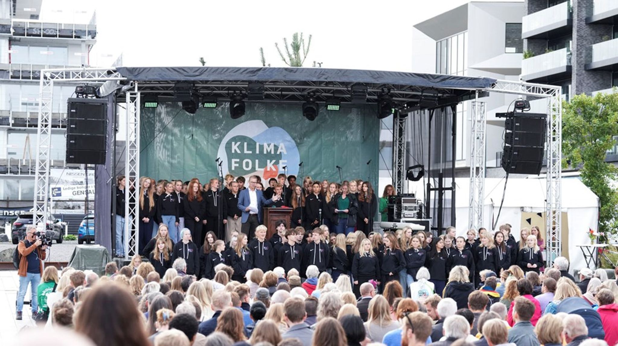 Med besøgsrekord år efter år, er Klimafolkemødet blevet en fast begivenhed for mange politikere, aktører og borgere, der interesserer sig for den grønne dagsorden. I 2023 var der 34.000 deltagere over mødets tre dage.