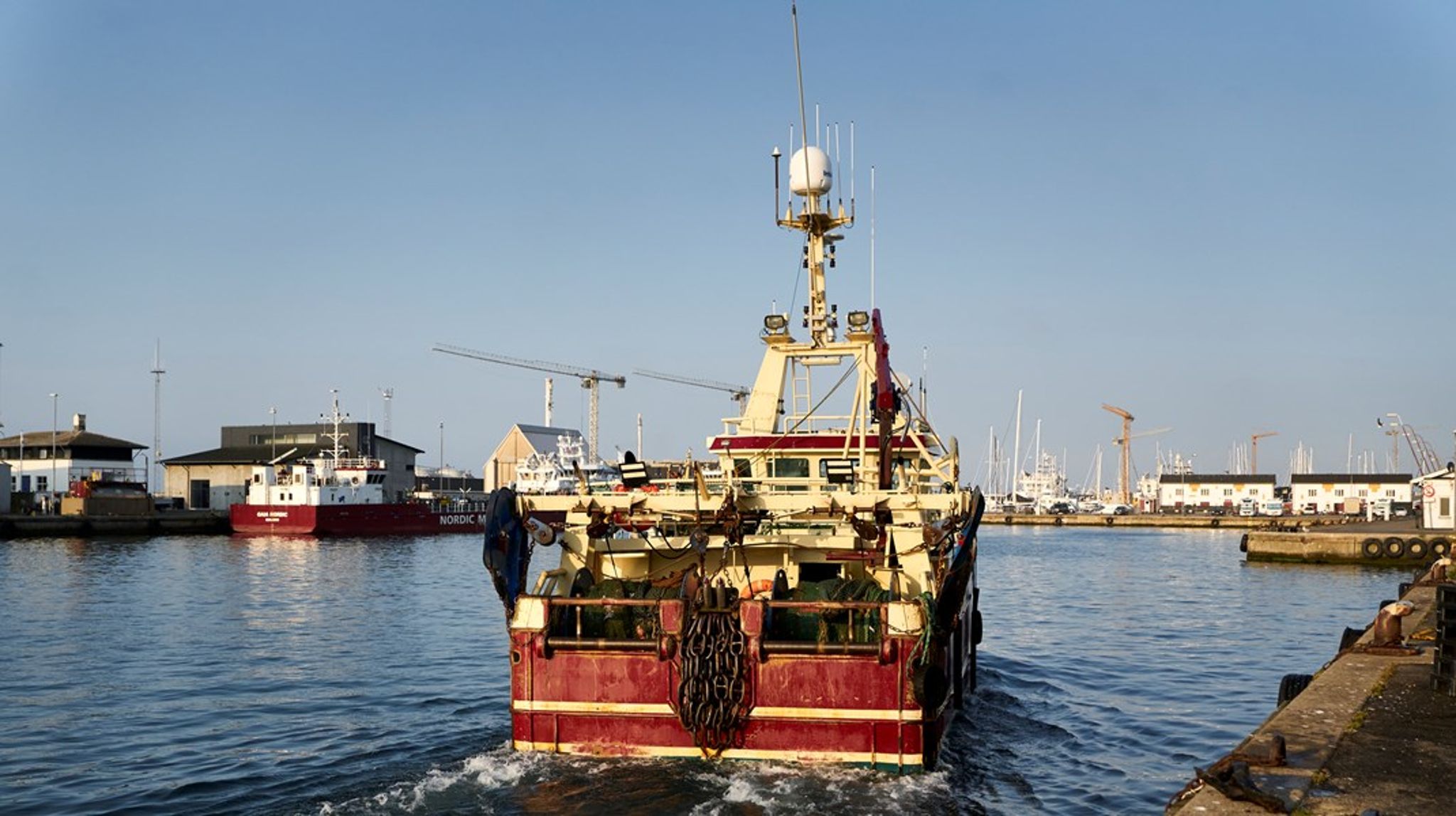 Hos fiskerne&nbsp;skyldes stressen ikke overvågningen, men derimod at fiskene forsvinder hastigt fra vores kyster, og de kan se deres levebrød og livsform forsvinde mellem fingrene, skriver David Lange.