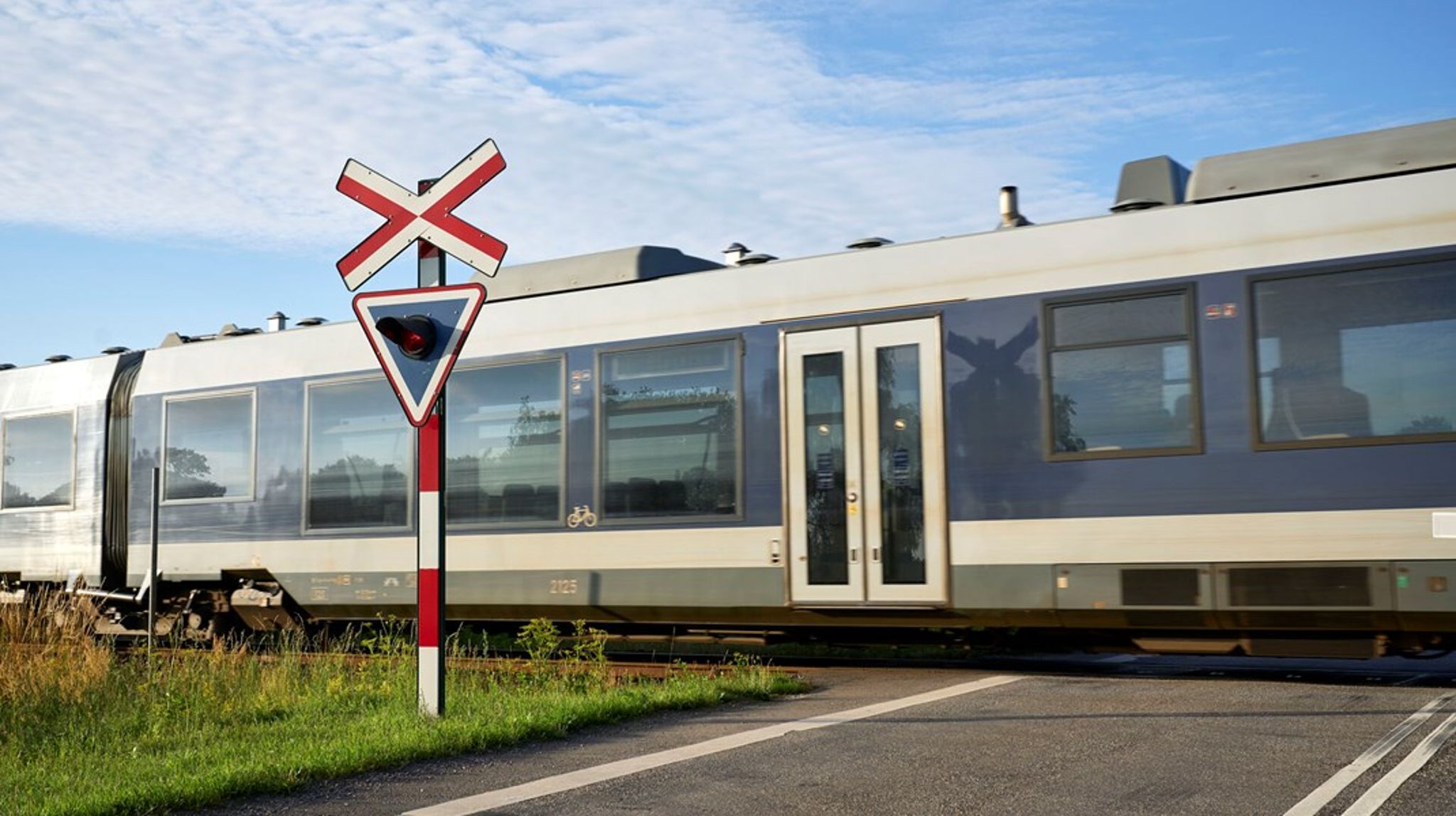 Det videre arbejde i ekspertudvalget for kollektiv trafik må have som et af sine hovedmål at sikre den fortsatte udvikling af lokalbanerne ikke mindst til glæde for de områder i Østdanmark, hvor de er en "livsnerve", skriver Trine Birk Andersen og Christian Wedell-Neergaard.