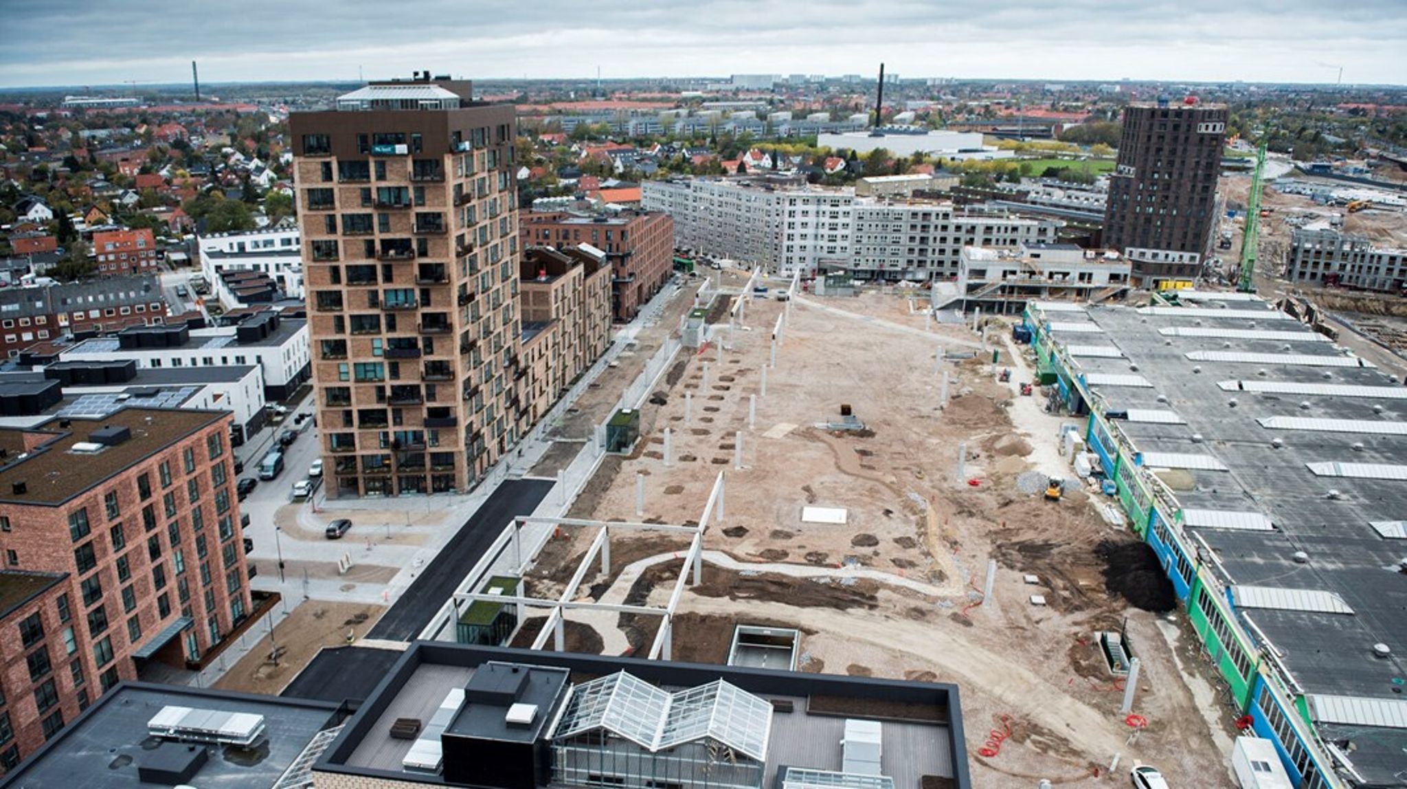 En hovedingrediens i arkitekturpolitikken bør være bæredygtighed, herunder bedre udnyttelse af det eksisterende byggeri og en nænsom tilgang til det åbne land, skriver Jakob Suenson Schou og Thomas Fænø Mondrup