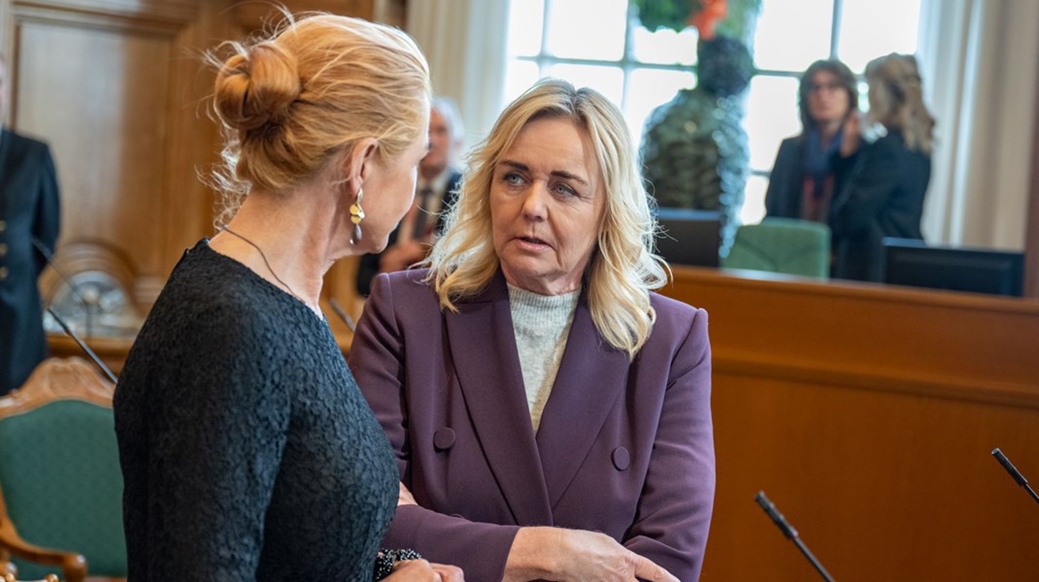 "Forhandlingsreserven
er i år på 500 millioner kroner, og selvom den uden tvivl vil kunne forhandles
op til nærheden af en milliard, er det slet ikke nok til at retfærdiggøre, at Konservative
går solo," skriver Benny Damsgaard.