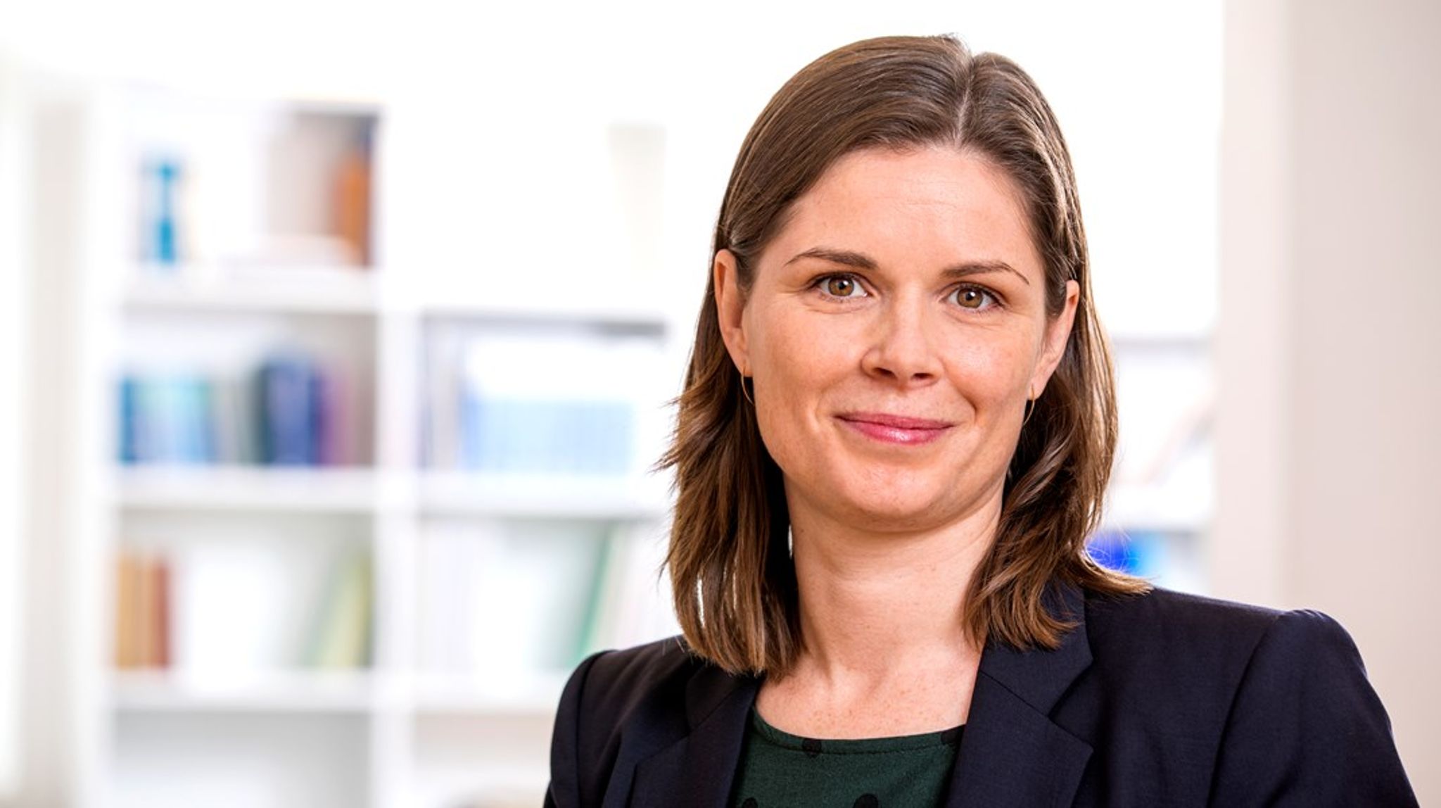 "Søfartsstyrelsen
er en helt særlig arbejdsplads, fordi vi arbejder meget tæt på vores erhverv,
som samtidig er et erhverv, der har stor betydning for Danmarks
nationaløkonomi," fortæller Kristina Ravn.