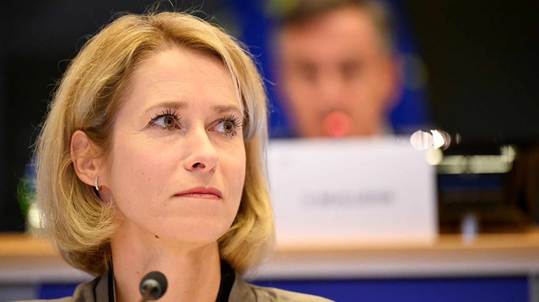 Kaja Kallas' egen mor og mormor blev deporteret til Sibirien under sovjetregimet, hvilket har givet Kaja Kallas en dyb mistillid til Rusland. 