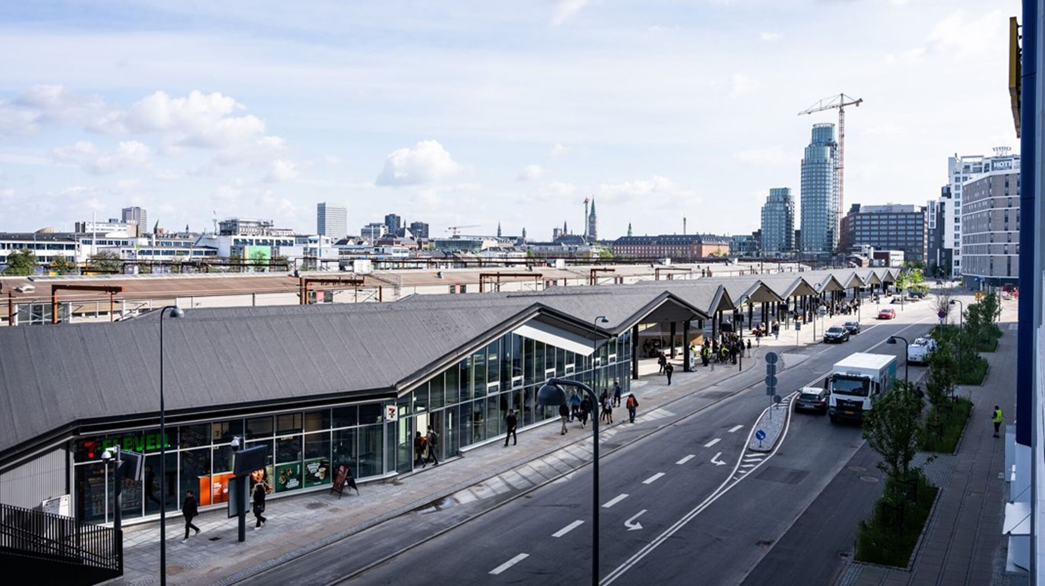 For så vidt angår ansvaret for den regionale kollektive trafik vil regeringen afvente anbefalingerne fra Ekspertudvalget om kollektiv mobilitet i hele Danmark, skriver Michael Svane.