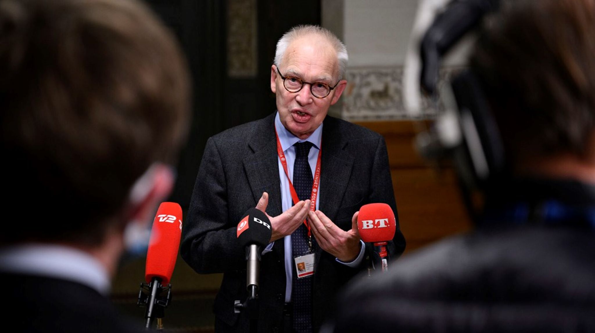 Professor emeritus Jørgen Grønnegård Christensen roser sundhedsreformen, der blev præsenteret fredag af regeringen og de øvrige aftalepartier. Men han ser nu&nbsp;tre bump på vejen for reformens videre færd.&nbsp;