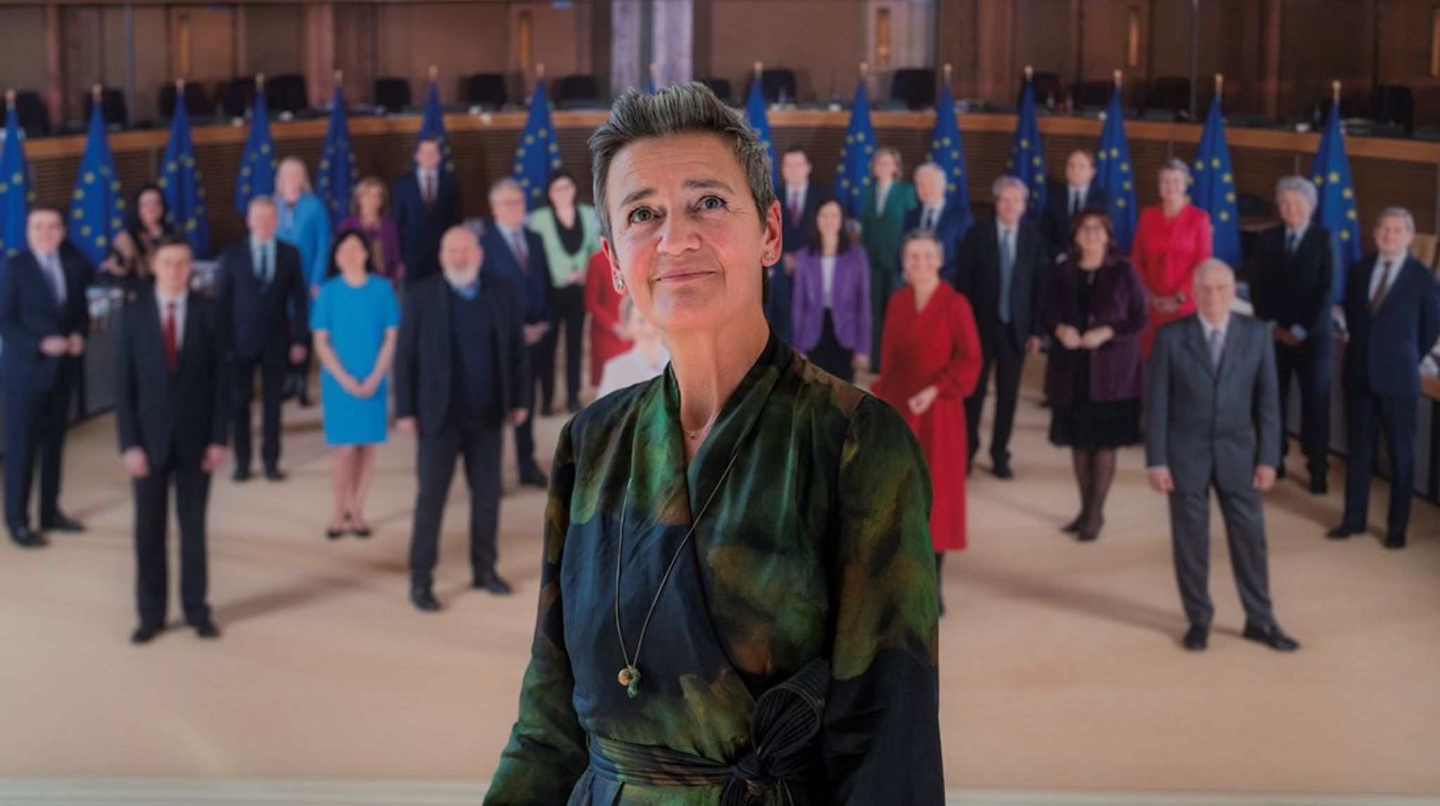 Margrethe Vestager foran det hold af kommissærer, som hun nu snart forlader efter ti år i Bruxelles.