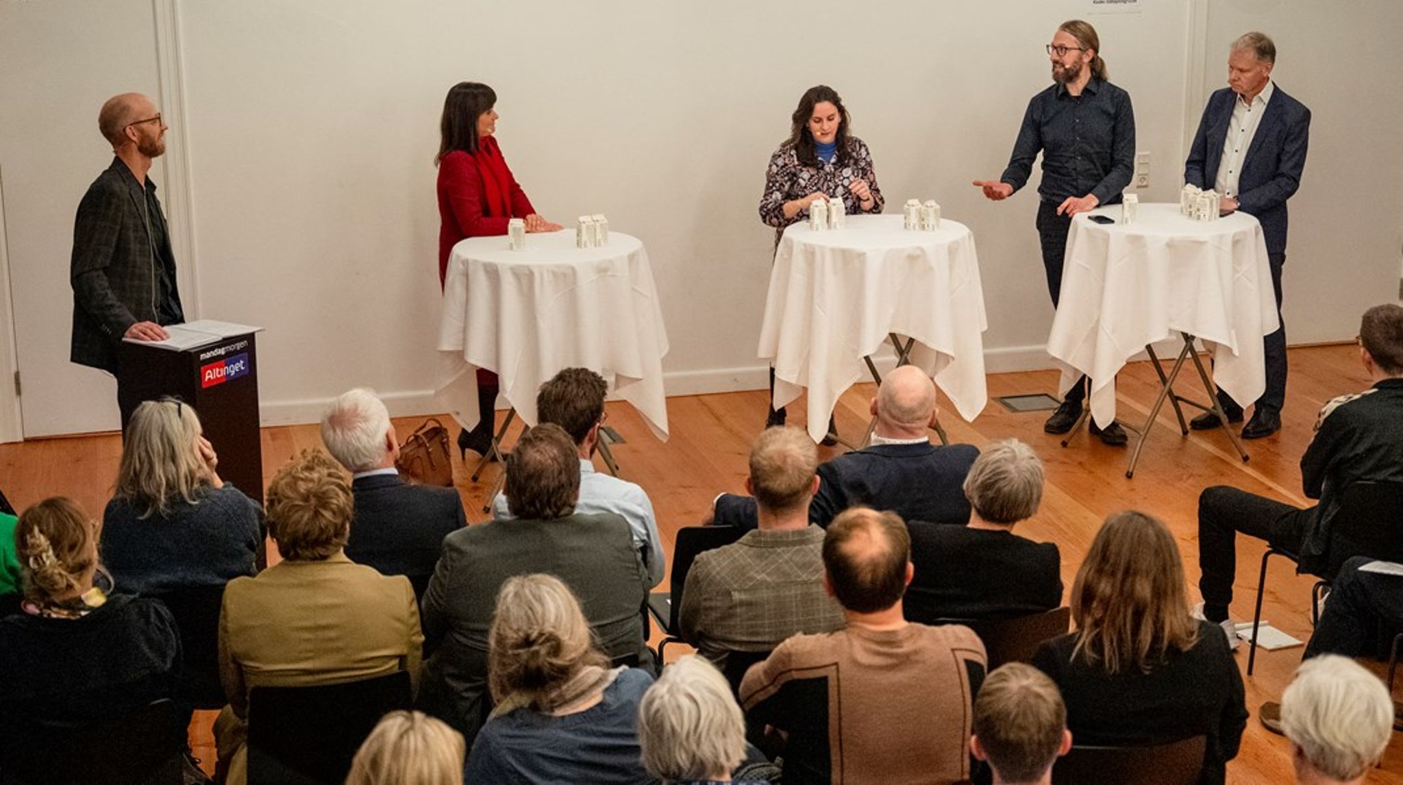 Indenrigs- og sundhedsminister Sophie Løhnde (V) og sundhedsordførerne&nbsp;Monika Rubin (M),&nbsp;Stinus Lingreen (R) og
&nbsp;Jens Henrik Thulesen (DD) deltog i debatten hos Altinget om sundhedsreformen.<br>