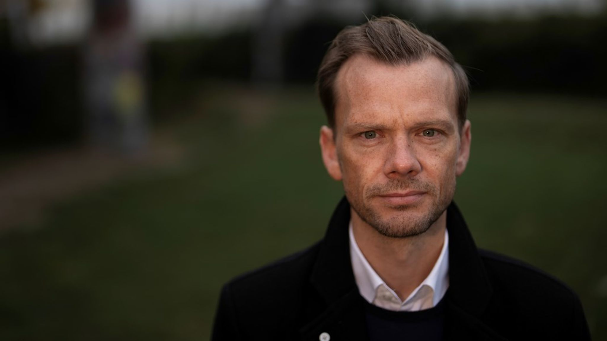 Men mens mange vil være parat til at rose justitsministeren for at bruge sin fortid til at kaste lys over et samfundsproblem, vil mange utvivlsomt være skeptiske og direkte imod nogle af de forslag, han lægger frem i bogen, skriver Thomas Larsen.