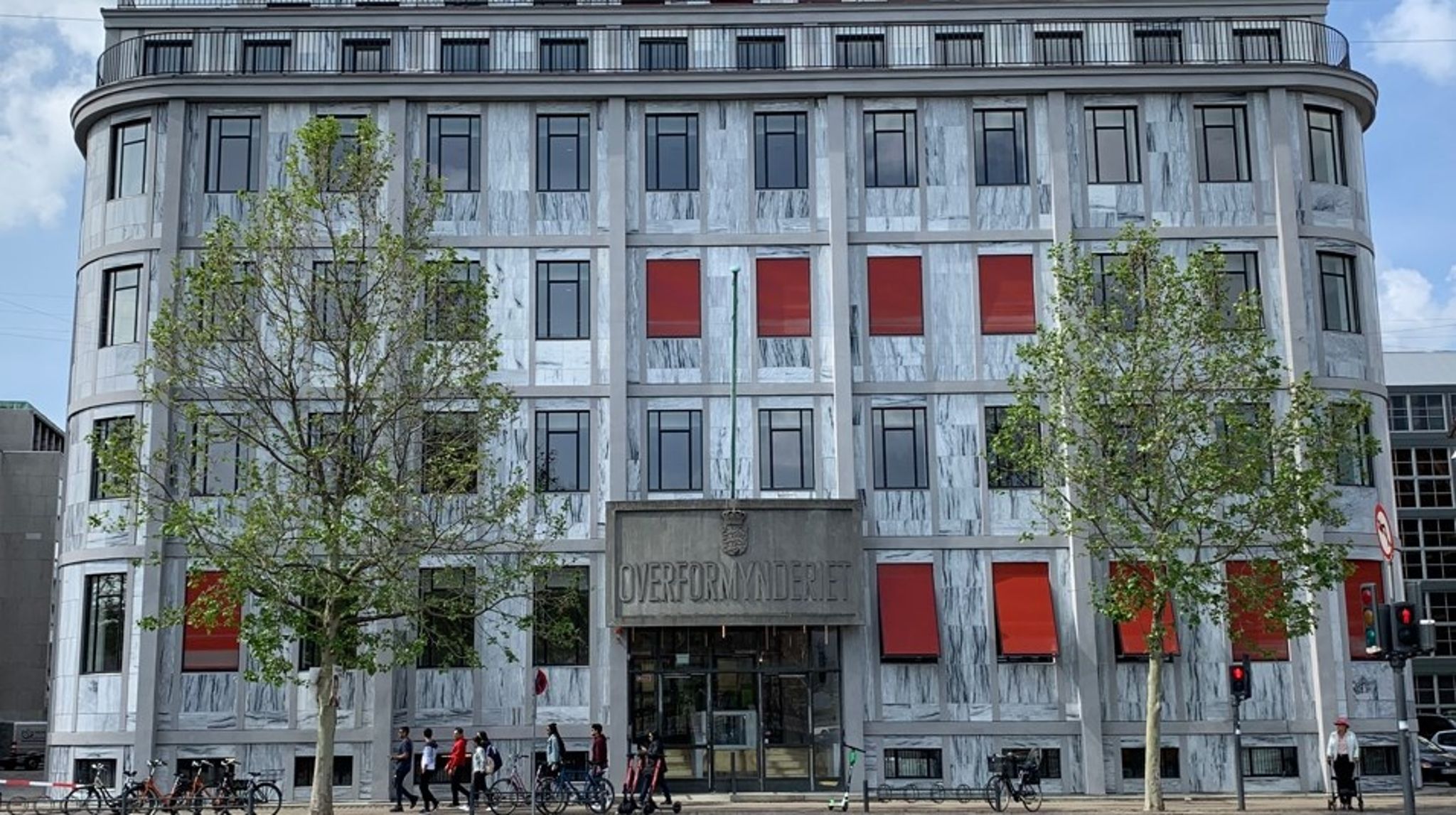 Regeringen, SF og Radikale Venstre blev i sidste uge enige om næste års finanslov og justerede i de administrative besparelser i staten. Det betyder blandt andet, at Beskæftigelsesministeriet kun skal spare 15 årsværk fremfor 31.&nbsp;