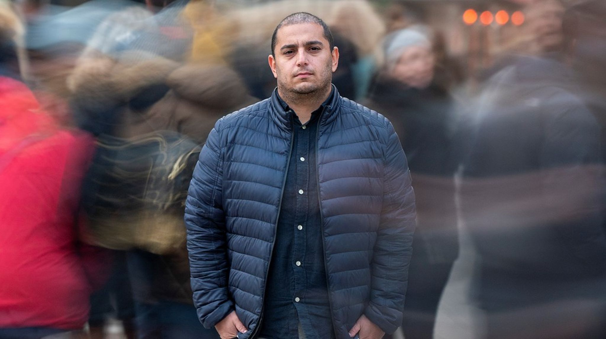 Som socialrådgiver har jeg også set vold i minoritetsetniske familier. Det er ikke kun forældrene, der svigter. Det er også omgivelserne, fagpersoner, tolke, familiemedlemmer, naboer og tætte venner, der vender det blinde øje til, skriver Ali Aminali.&nbsp;