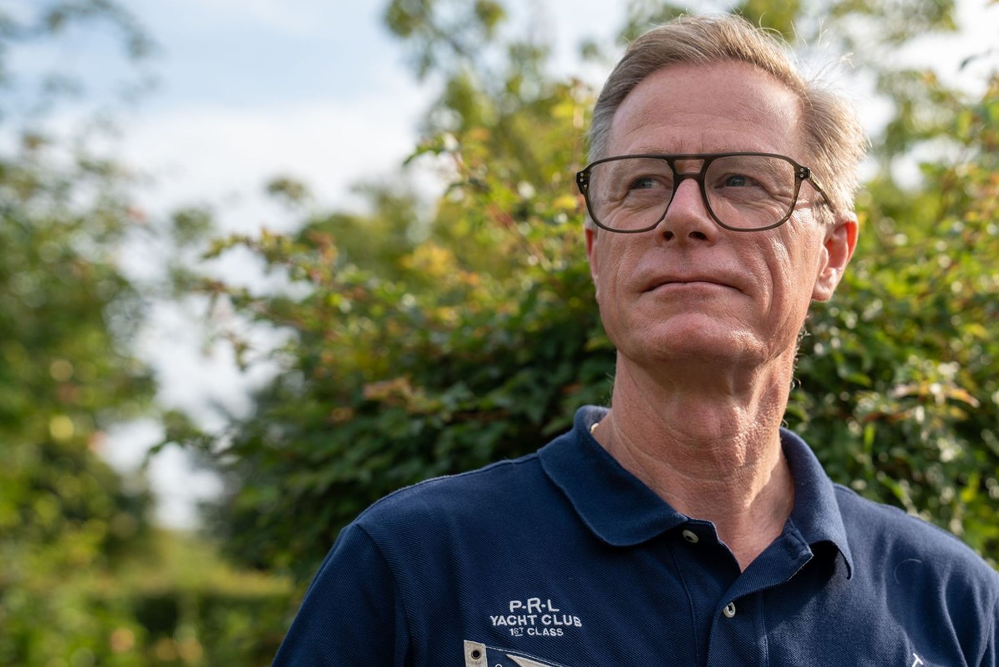 Formand Finn har trukket stikket - igen. Er det mon definitivt denne gang - og hvis det er, hvad skal der så ske med haveforeningens bestyrelse? Du får svaret på de spørgsmål og alle mulige andre spørgsmål om&nbsp;tilblivelsen af Balladen i Kolonihaven i denne udgave, hvor vi kommer med om bag kameraet, i klipperummet og ind i produktionsholdets overvejelser og svære f(fra-)valg.&nbsp;