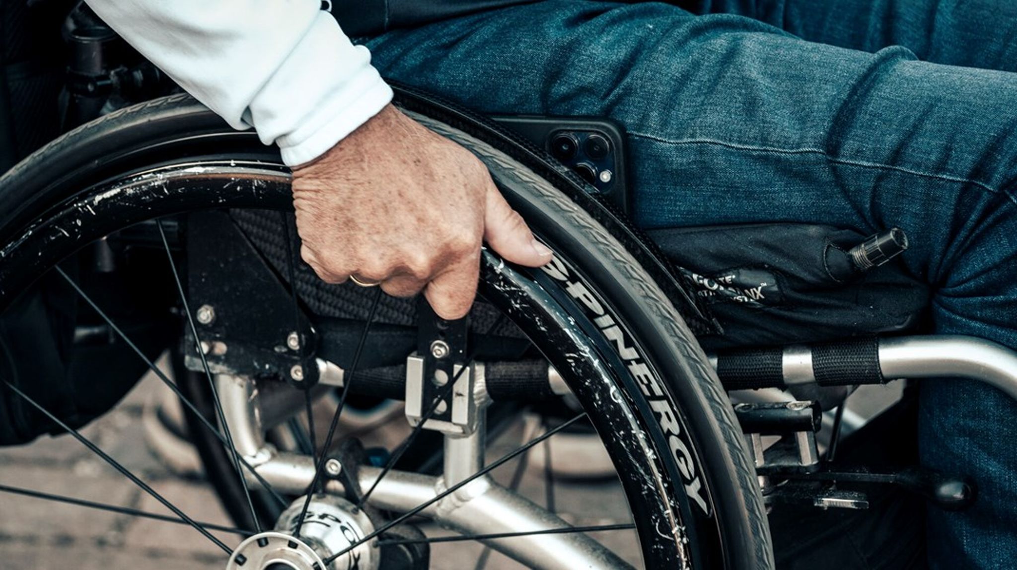 Handicapprisen uddeles af social- og boligministeren i forbindelse med FN's Internationale Handicapdag.