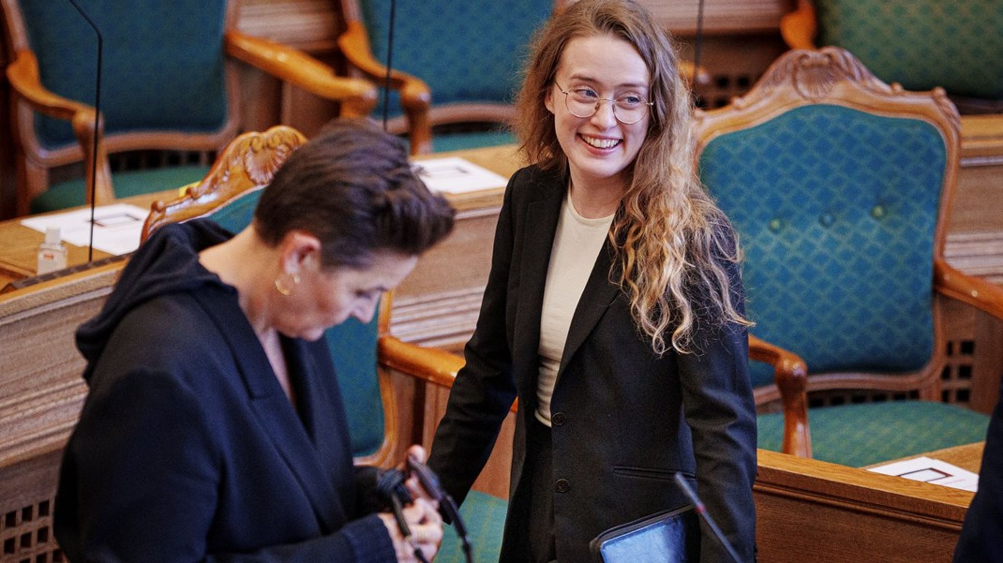 Efter henvendelse fra&nbsp;Aki-Matilda Høegh-Dam blev der&nbsp;26. november for første gang simultantolket i Folketinget. Nu har Præsidiet besluttet, at det fremover vil være en fast&nbsp;mulighed ved udvalgte debatter og forhandlinger.<br>