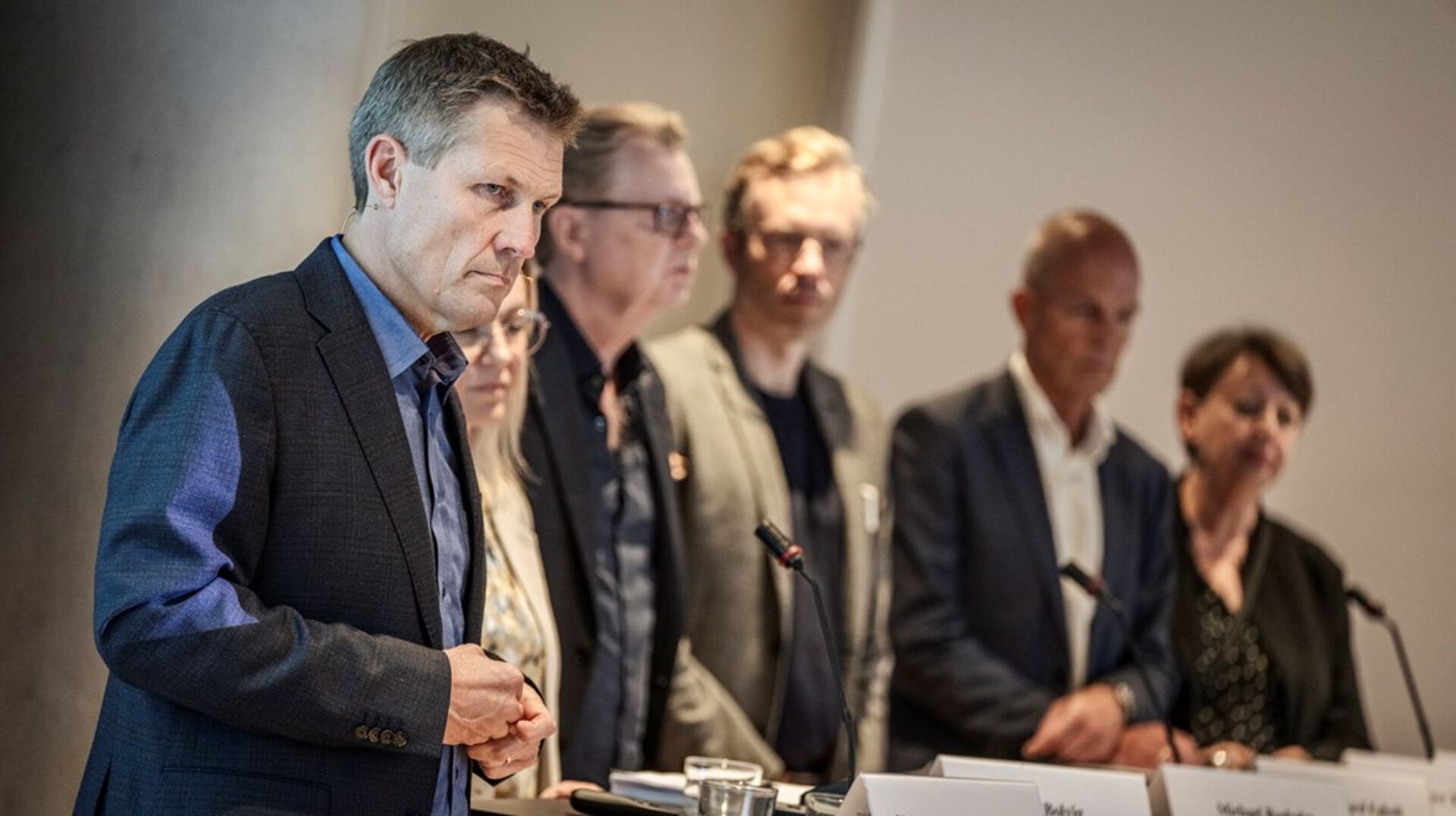 Selvom ekspertgruppen har lagt sig i selen for at&nbsp;finde&nbsp;anbefalinger, der forenkler og forsimpler vores system, har eksperterne været nødsaget til at finde over halvdelen af besparelsen ved at skære i indsats og uddannelse, skriver KL og tre sociale organisationer.&nbsp;