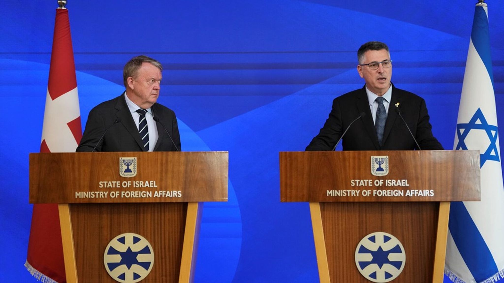 Udenrigsminister Lars Løkke Rasmussens første officielle rejse i 2025 går til Mellemøsten. Her i Israel med landets udenrigsminister Gideon Saar.