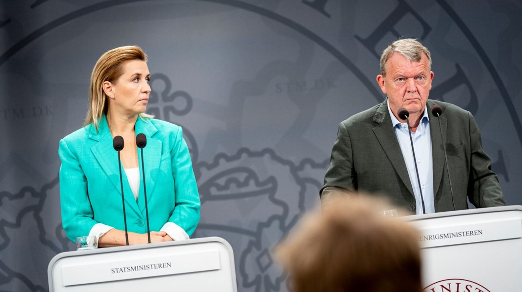 Mette Frederiksen har taget hele scenen og styringen af trekantsdramaet mellem Grønland, USA og Danmark, skriver Poul Madsen.