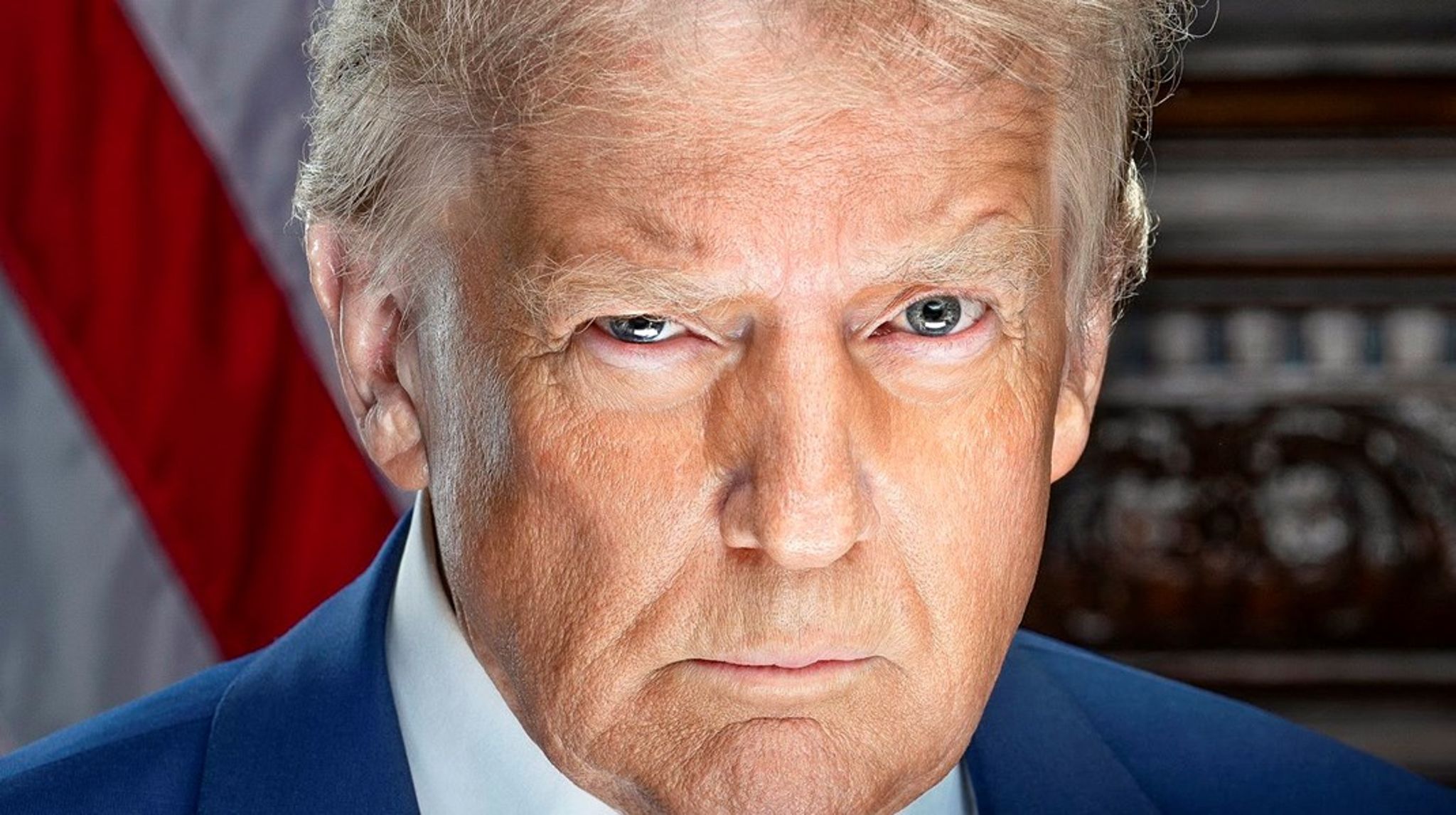 Det officielle billede af USA's 47. præsident, Donald J. Trump. Mandag 20. januar bliver han indsat som præsident ved en ceremoni, der på grund af kulde afholdes indendørs i Kongressen i Washington.