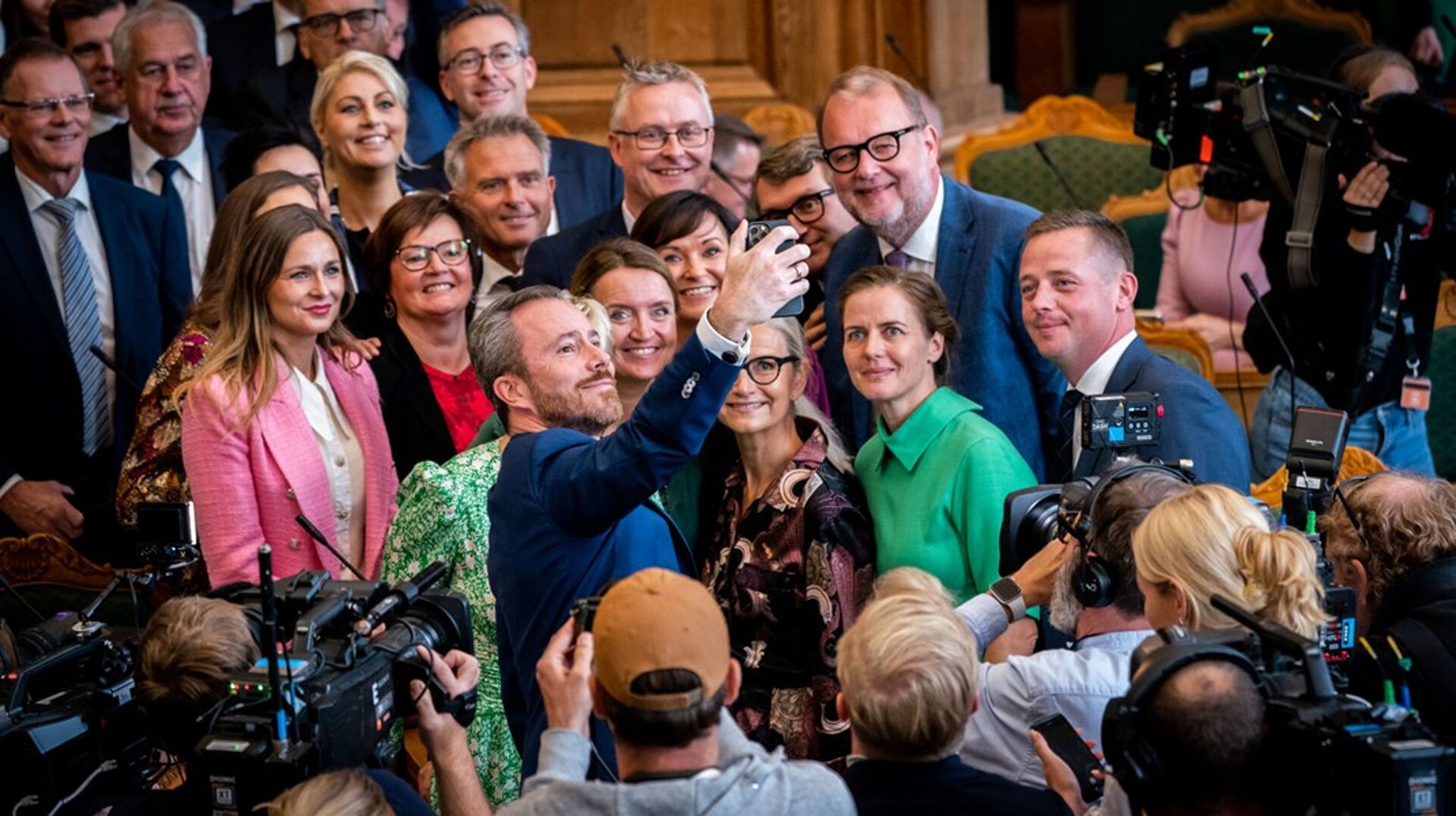 De fleste politikere på folketingsniveau har sat sig i et afhængighedsforhold til de dominerende sociale medier, skriver Morten Reimar.