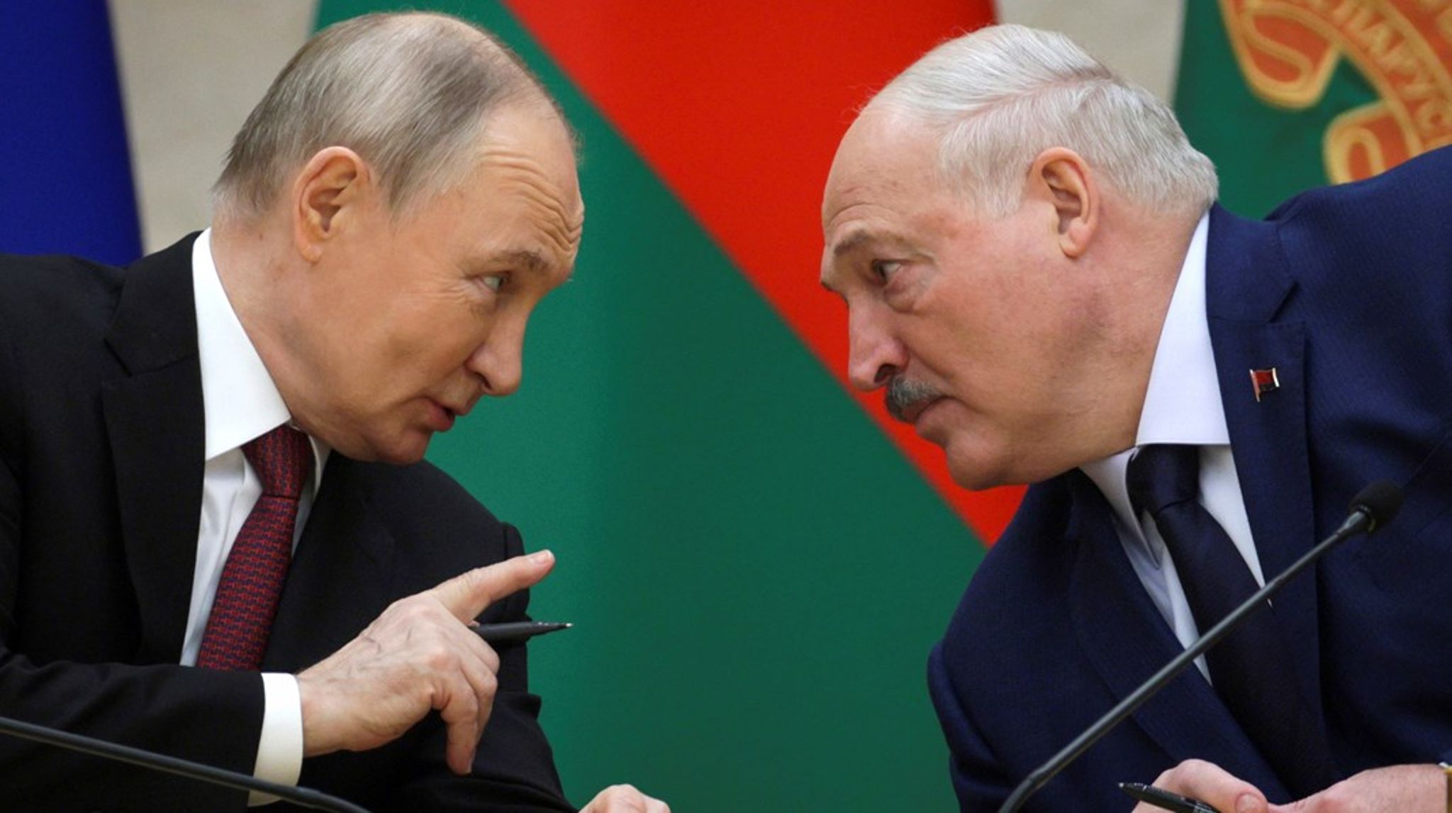 Siden
Ruslands invasion af Ukraine huser Belarus russiske tropper og
affyringsramper og leverer militært isenkram -&nbsp;og er derfor omfattet af de
vestlige sanktioner som modsvar på krigsførslen, skriver&nbsp;Lizaveta Dubinka-Hushcha og Birgitte Beck Pristed.