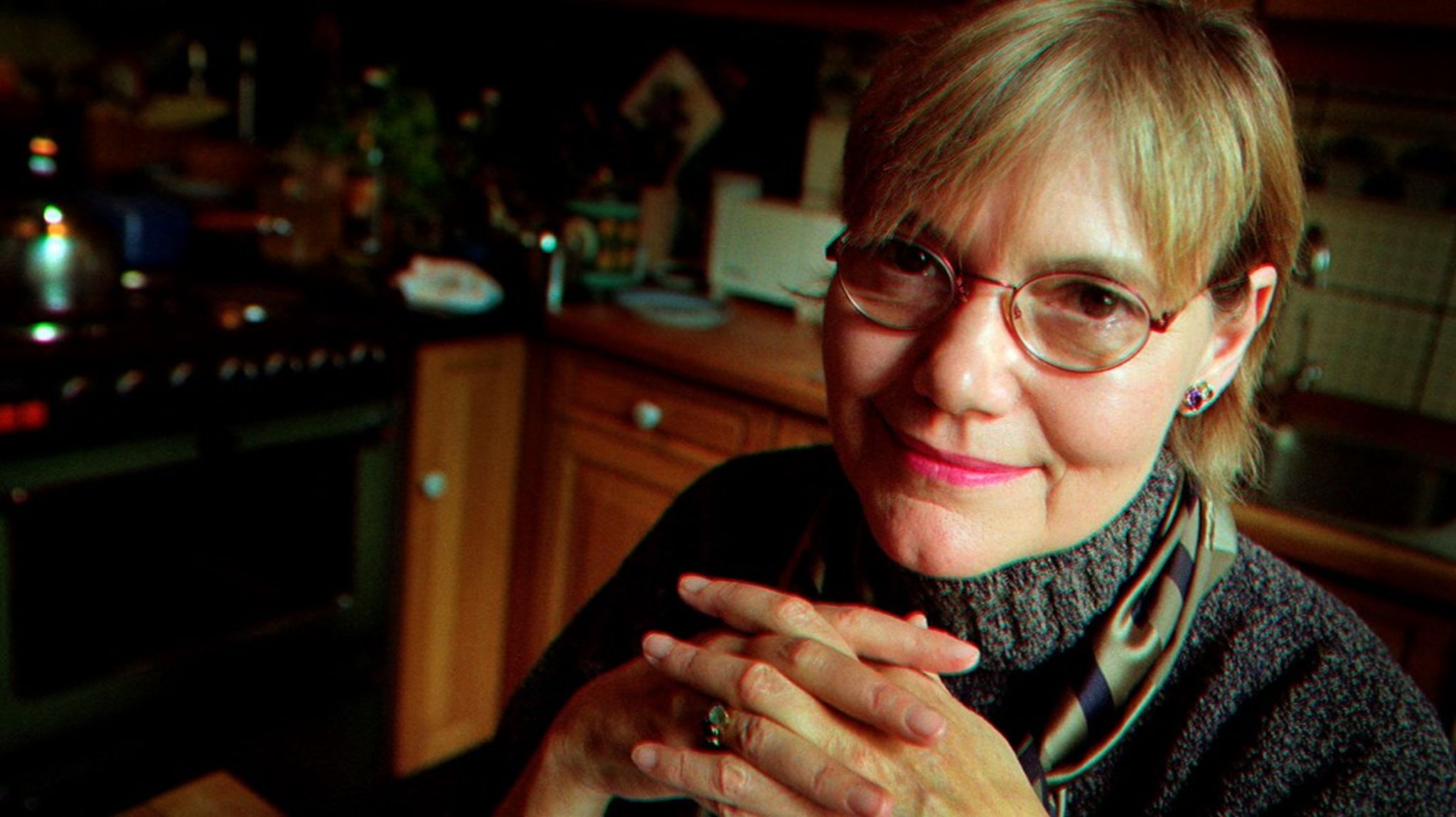 Fra 1976 til 2004 bestyrede Hanne Reintoft sin egen brevkasse på Danmarks Radio, hvor hun ugentligt besvarede breve og telefonopkald fra "hjælpsøgende" borgere.