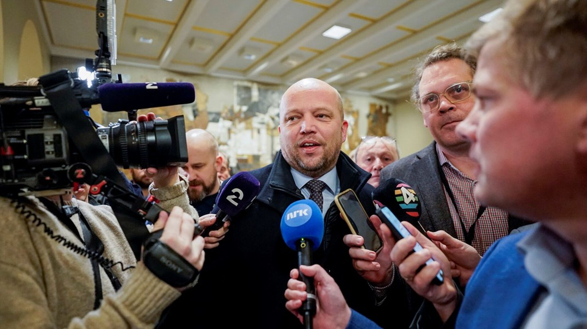 Leder af Senterpartiet Trygve Slagsvold Vedum meddeler torsdag, at partiet forlader regeringen.