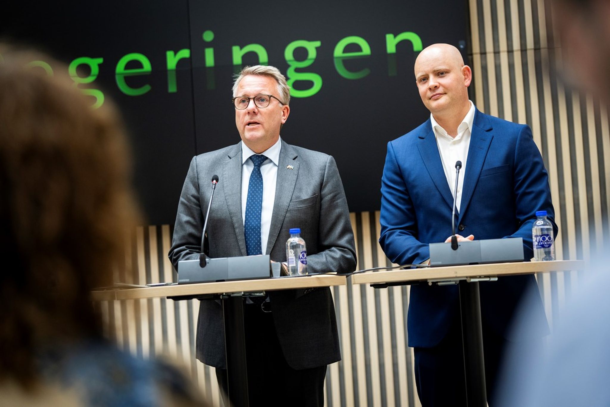 Erhvervsminister Morten Bødskov (S) og kulturminister Jakob Engel-Schmidt - her ved lanceringen af regeringens iværksætterstrategi, var også begejstrede for at kunne præsentere loven om henholdsvis basal forenings- og erhvervskonto. Men den lov var samtidig en mulighed, som nu er forpasset, for at give foreningerne endnu bedre vilkår for at have bankkonto, mener Alternativets kulturordfører, Sascha Faxe. 
