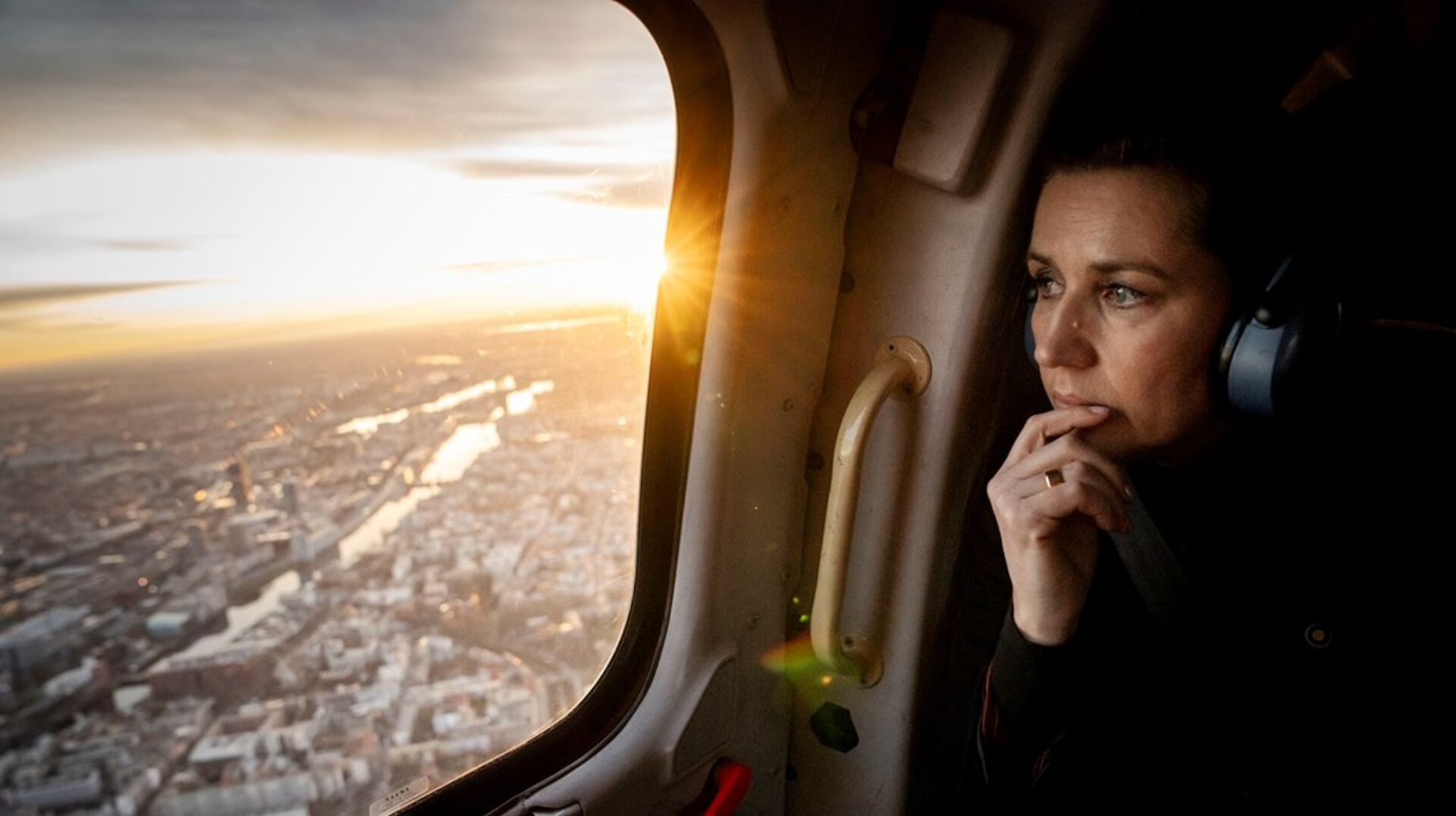 Statsministeren Mette Frederiksen (S) over Berlin. Ét af de stop på hendes lyntur, der på samme dag også bragte hende til Paris og Bruxelles.