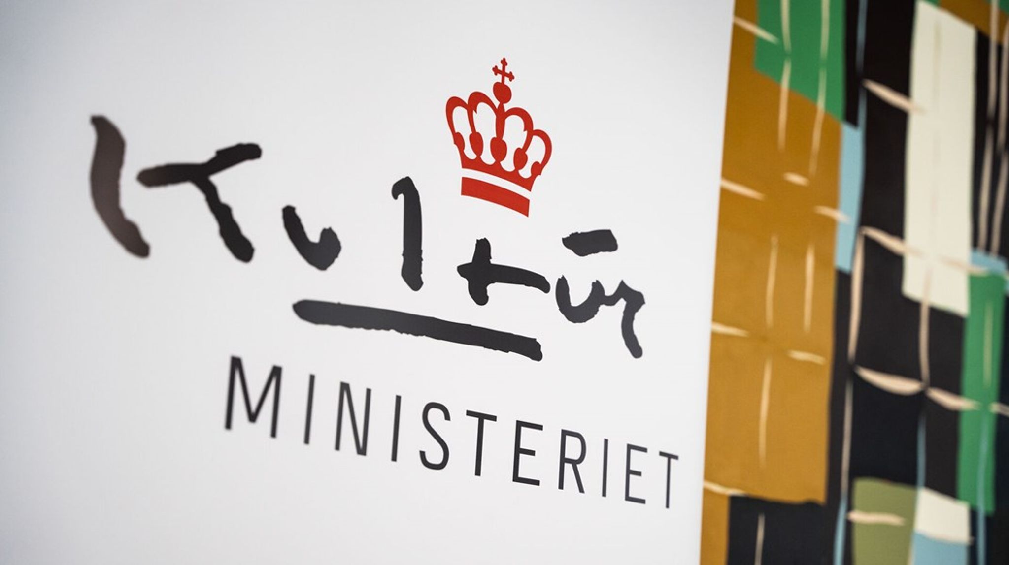 Den store politiske fejltagelse var, efter min opfattelse som medieprofessionel, at det lykkedes at overbevise Folketinget om, at man skulle støtte finansieringen af en 24-timers kanal på hver af de otte regionale TV-stationer, uanset om der var interesseværdigt indhold nok, skriver Bent Nørby Bonde.