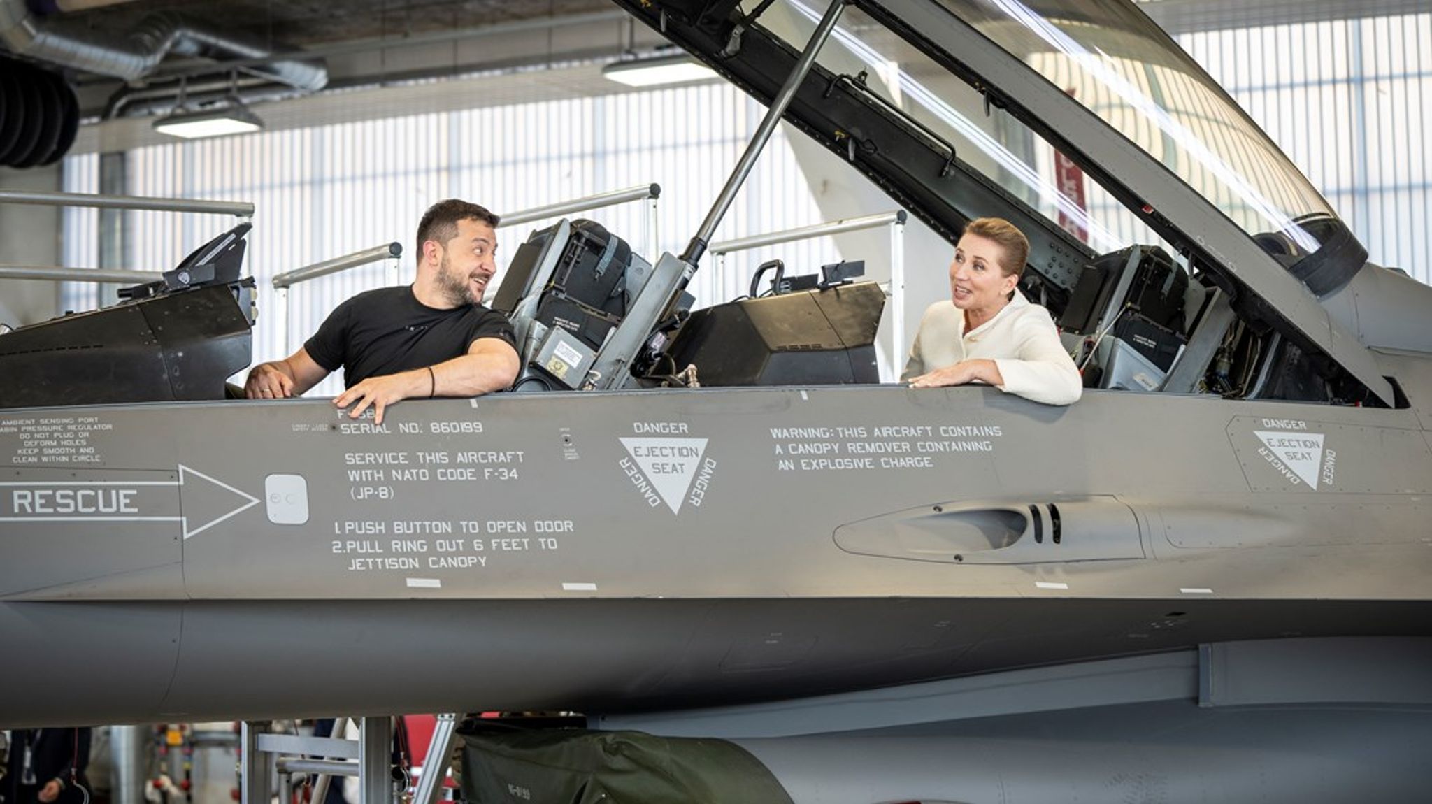 Danmark har doneret alt fra&nbsp;F-16 kampfly til&nbsp;Leopard-kampvogne til Ukraine siden Ruslands fuldskala-invasion 24. februar 2022.