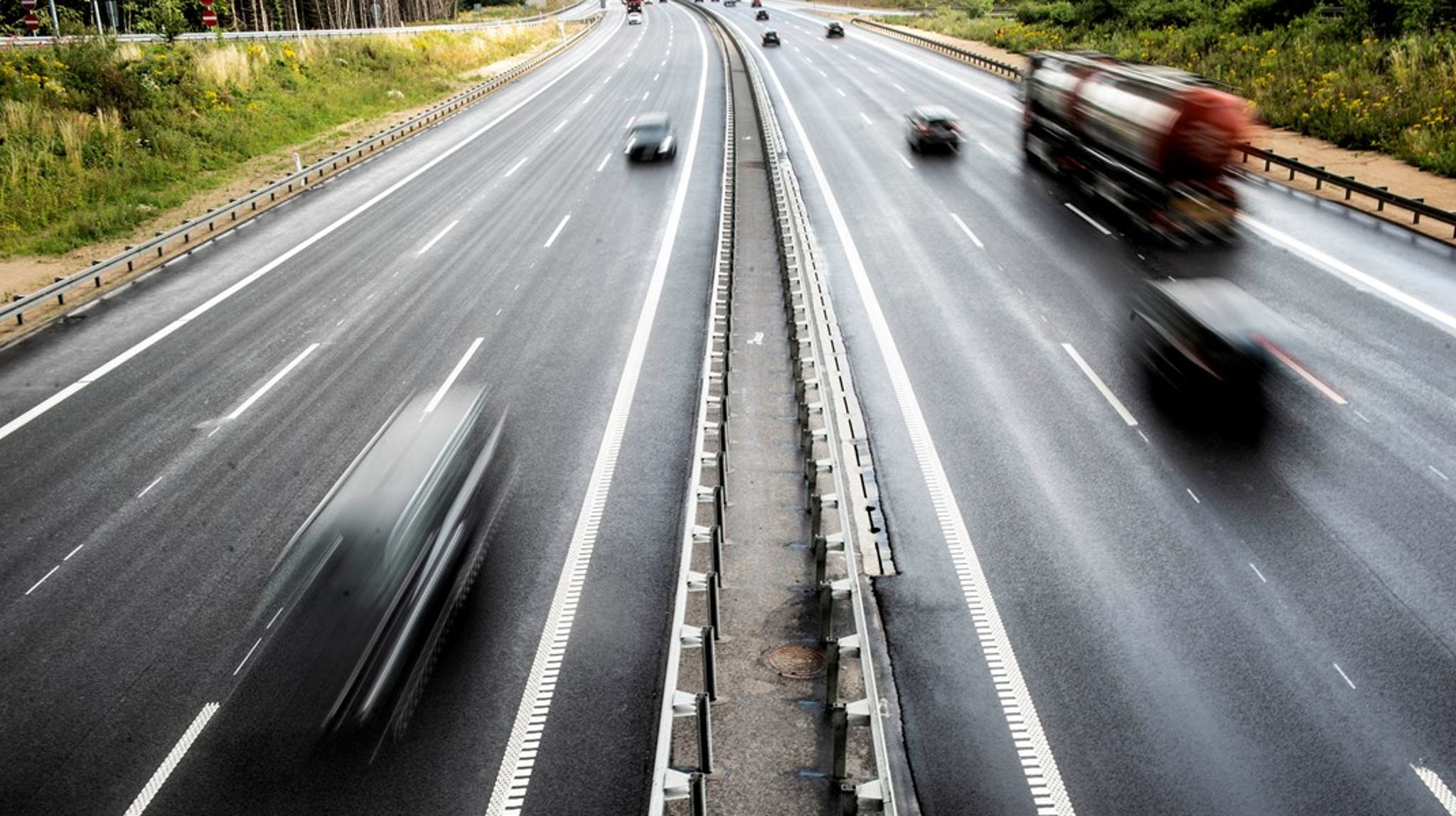 En velfungerende infrastruktur sikrer kortere rejsetid for både erhvervsliv og private borgere og øger sikkerheden i trafikken. Trængsel er ikke blot en byrde for samfundsøkonomien på grund af øget tidsforbrug, men betyder i de fleste tilfælde også et højere <a href="https://www.ft.dk/samling/20211/almdel/tru/bilag/228/2553032.pdf" target="_blank" rel="noopener">CO2-udslip per kilometer</a>, skriver Helle Rasmussen.