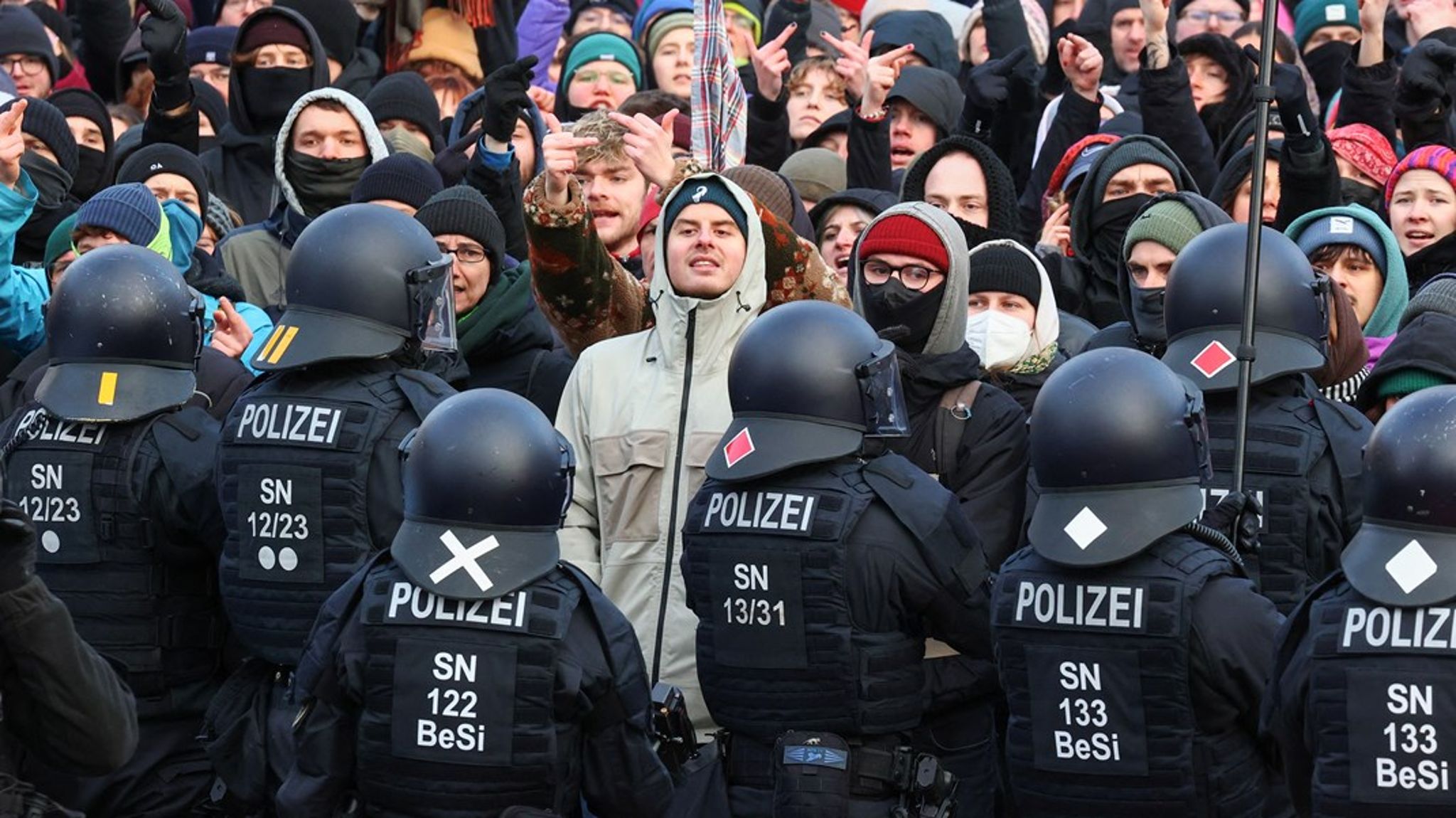 Det er ikke kun nazismen, der kaster historiens lange slagskygger over tysk politik. Det samme gør kommunismen, delingen mellem Øst og Vest og genforeningen efter 1989, der viste sig langt sværere end antaget, skriver Lars Olsen.