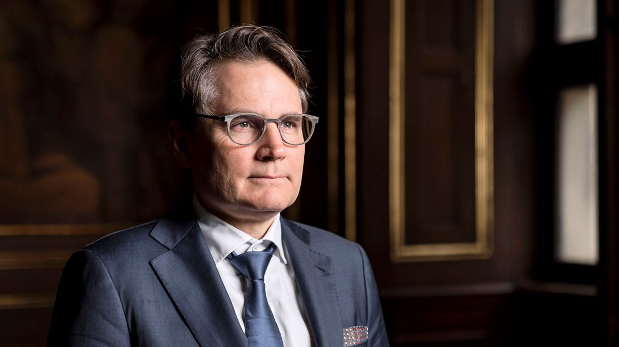 Selvom Brian Mikkelsen forlod kulturministerkontoret for 17 år siden, har kulturen stadig hans bevågenhed, skriver Jane Mylenberg og nævner ham som en af de ti mest magtfulde personer i dansk kulturliv.