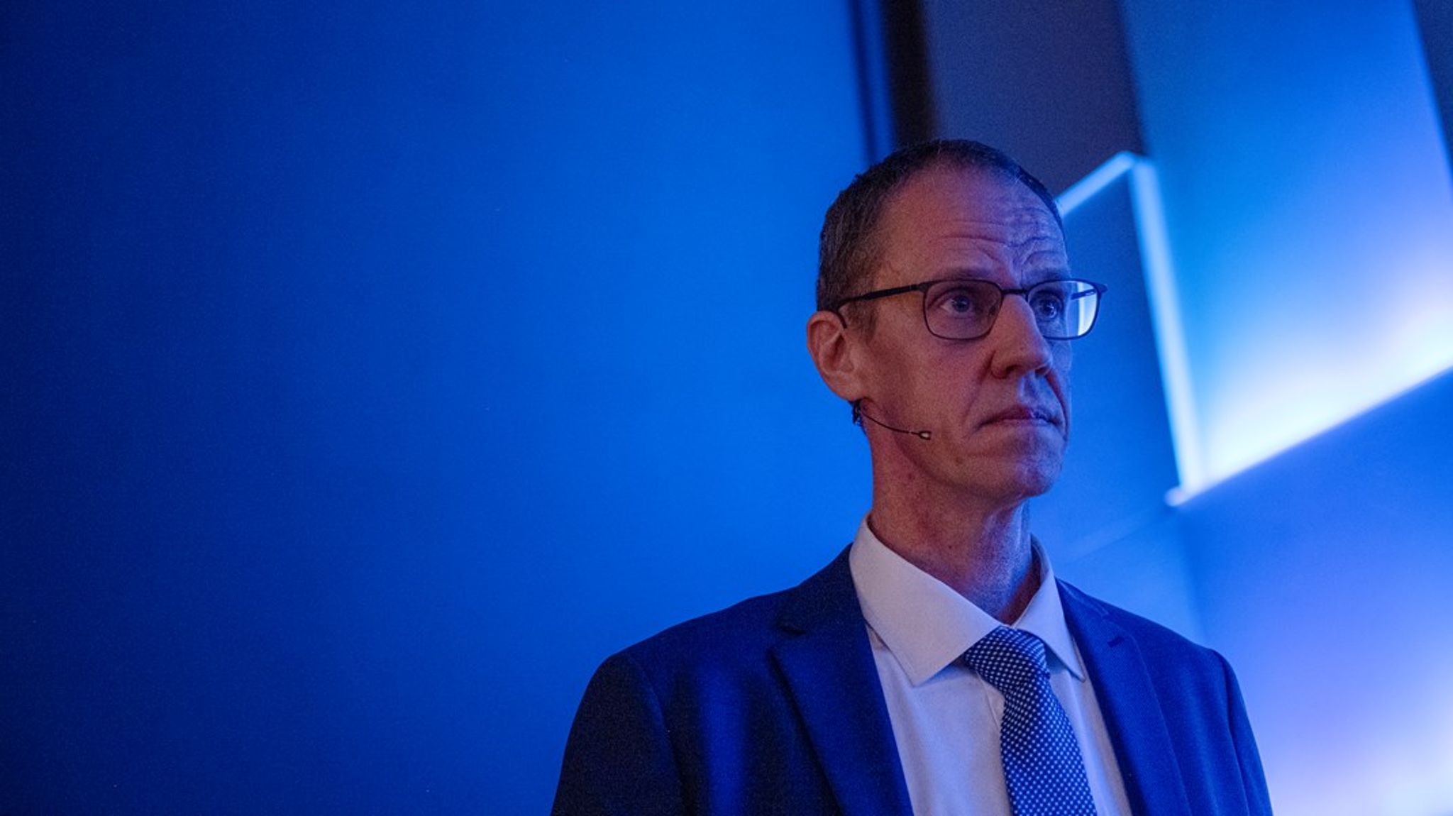 Professor i offentlig forvaltning Peter Bjerre Mortensen forklarer, at det ikke er givet i sig selv, at et ministerium bliver bedre eller mere effektivt til at implementere eksempelvis en grøn trepart eller en ældrereform, fordi de alene fokuserer på det. 