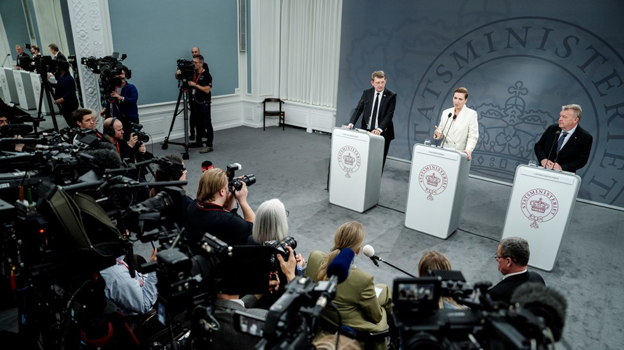Truslerne tårner sig op. Derfor er der nu et fokus på oprustning, som skubber alle andre hensyn til side,&nbsp;skriver Knud Vilby.