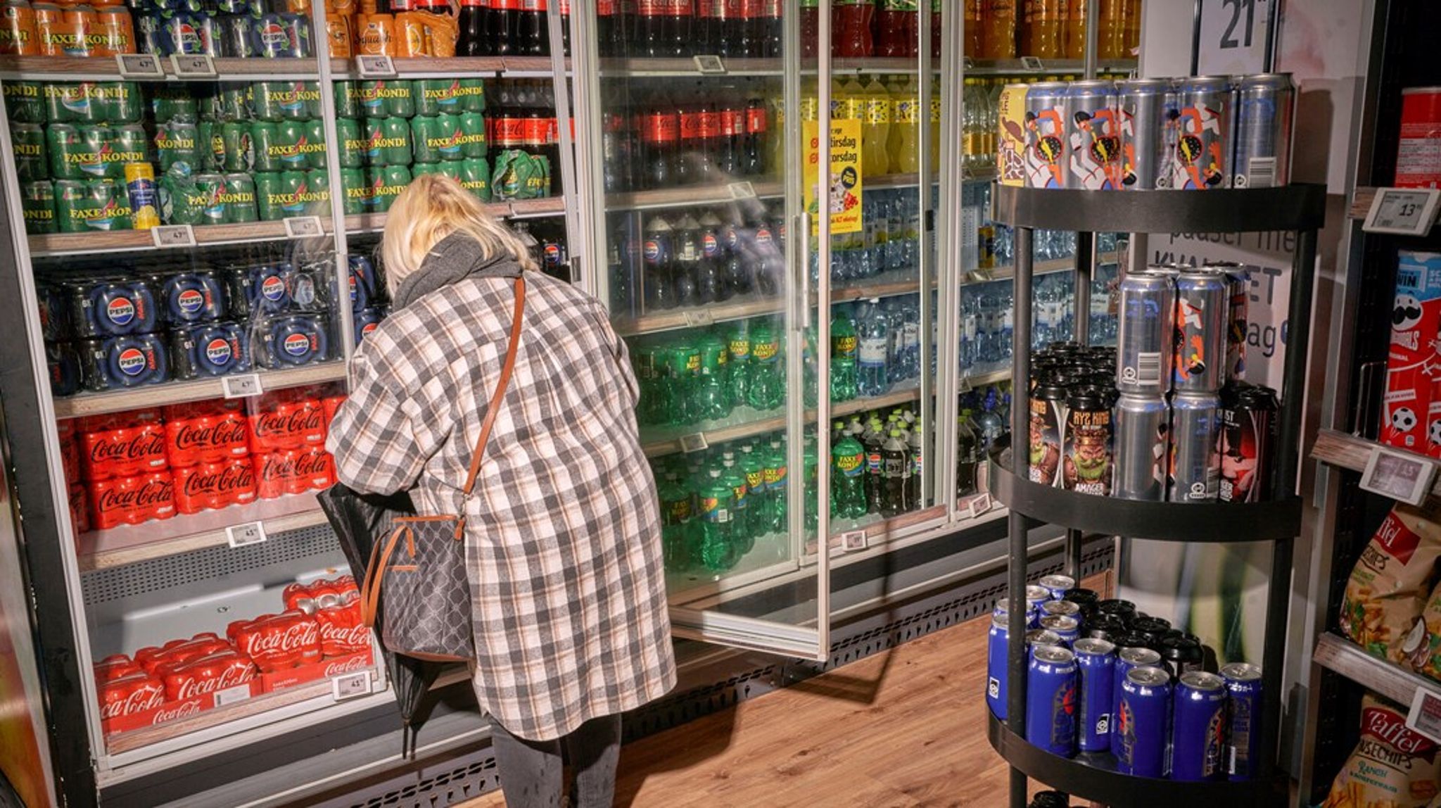 Forbrugerne skal have fremover have klar besked, om et mærke på hylderne i føtex, Bilka eller Netto er europæisk ejet. Fra marts skal en ny stjerne på prisskiltene klart fortælle, om et mærke er europæisk. Coop overvejer, hvordan forbrugerne kan få tydeligere besked.