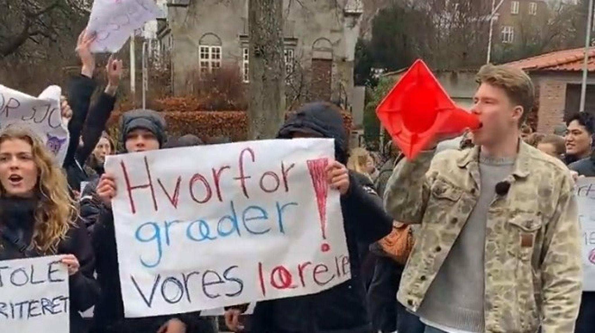 Eleverne på Marselisborg Gymnasium strejkede i sympati med deres lærer.