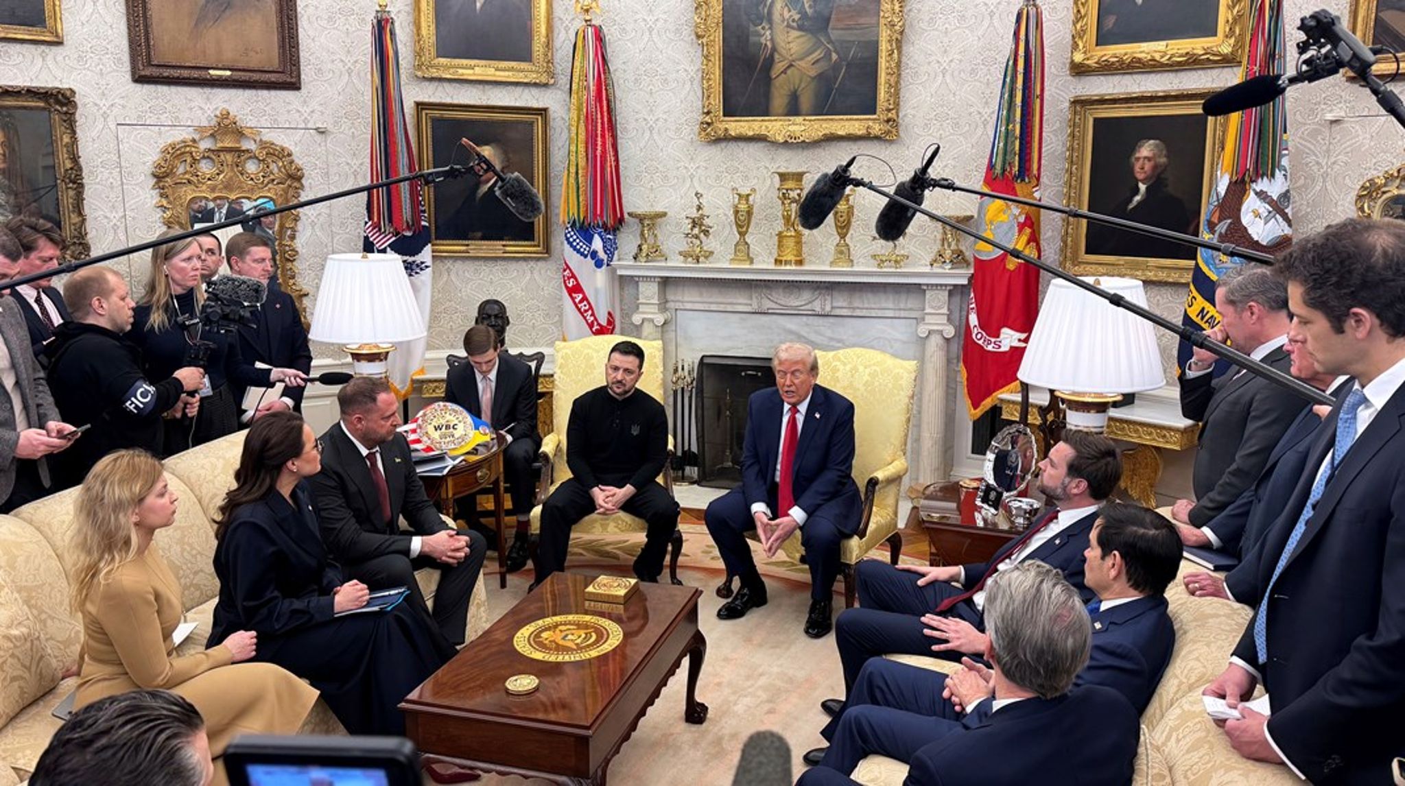 Eftertiden vil se det som øjeblikket, hvor præsident Trump for øjnene af hele verden gik over gevind som international lederskikkelse. Han tabte på sin egen hjemmebane, skriver Michael Ehrenreich.