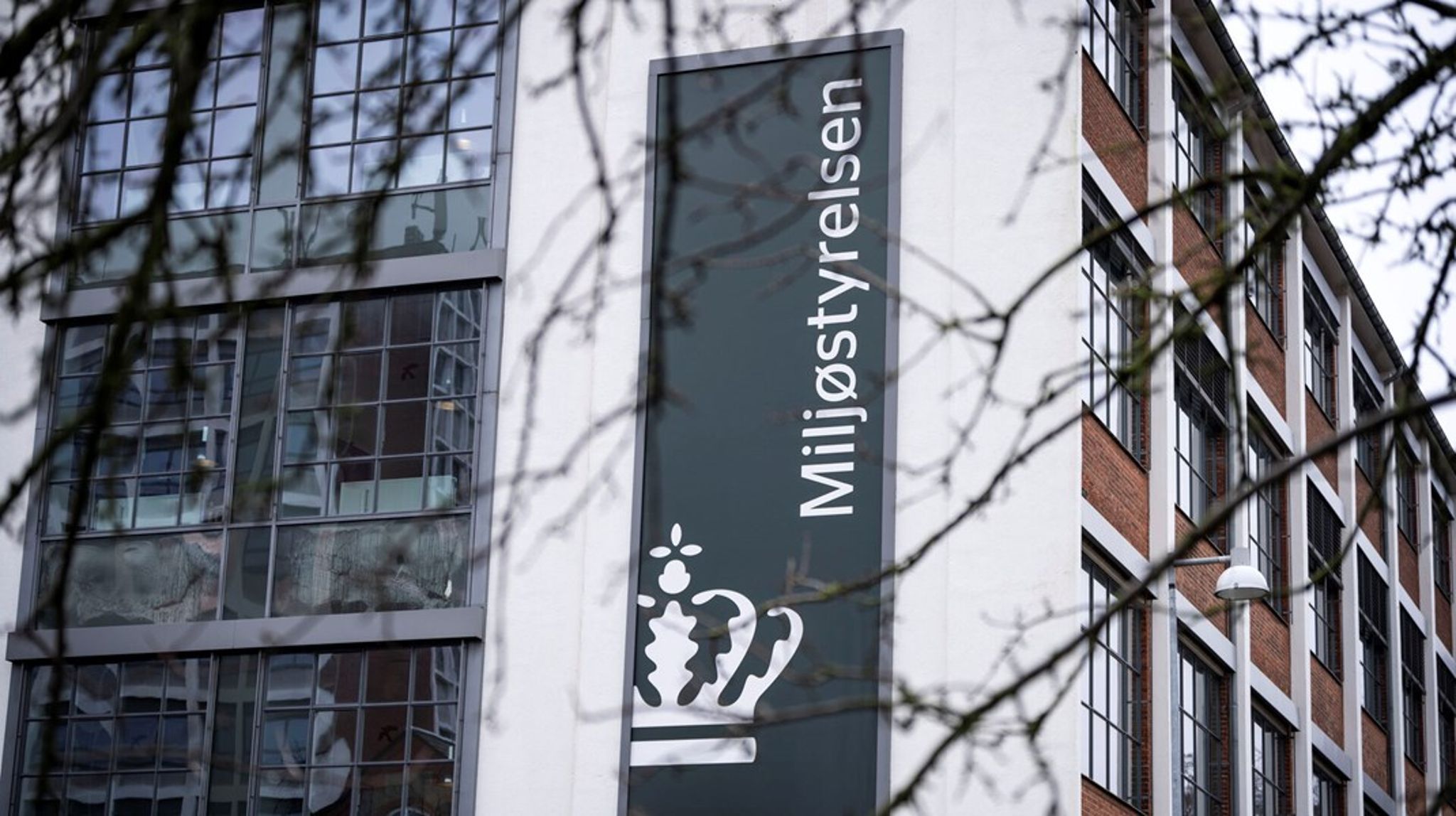 Ressourceniveauet for Kemikalieinspektionen er politisk fastsat, understreger kontorchef efter kritik fra brancheforening.