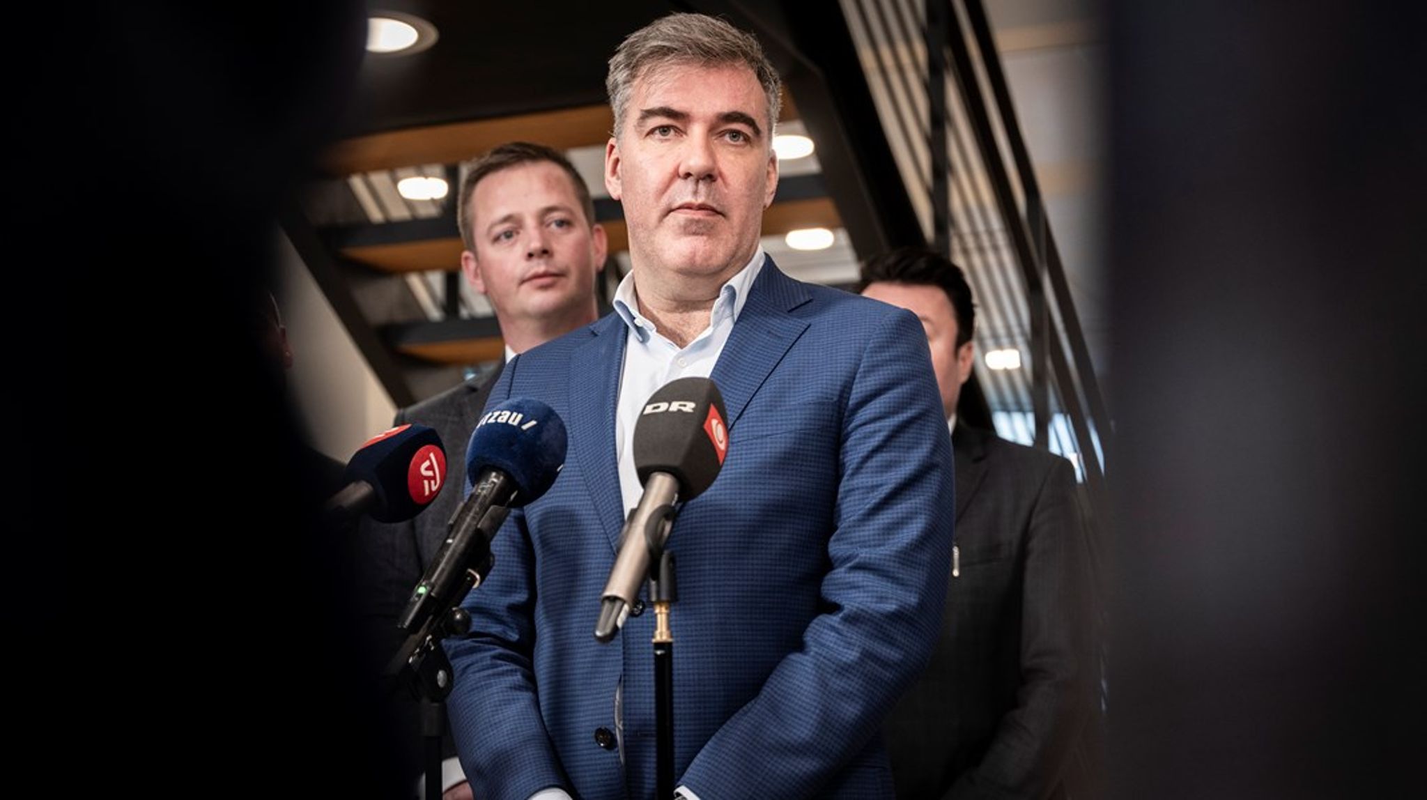 Den ventede CO2-udledning fra byggeriet af motorveje i statens store infrastrukturplan overstiger én million ton, men det vil ifølge klimaministeren ikke påvirke fremskrivningen af bygge- og anlægssektorens udledninger, hvis projekterne aflyses. Misvisende, mener partier.