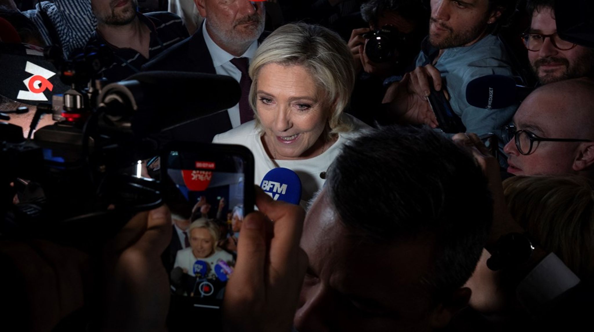 Marine Le Pen er tilbage i kamphumør, efter hun fredag fik en&nbsp;fængselsdom for misbrug af EU-midler, skriver&nbsp;Kirsten Biering.
